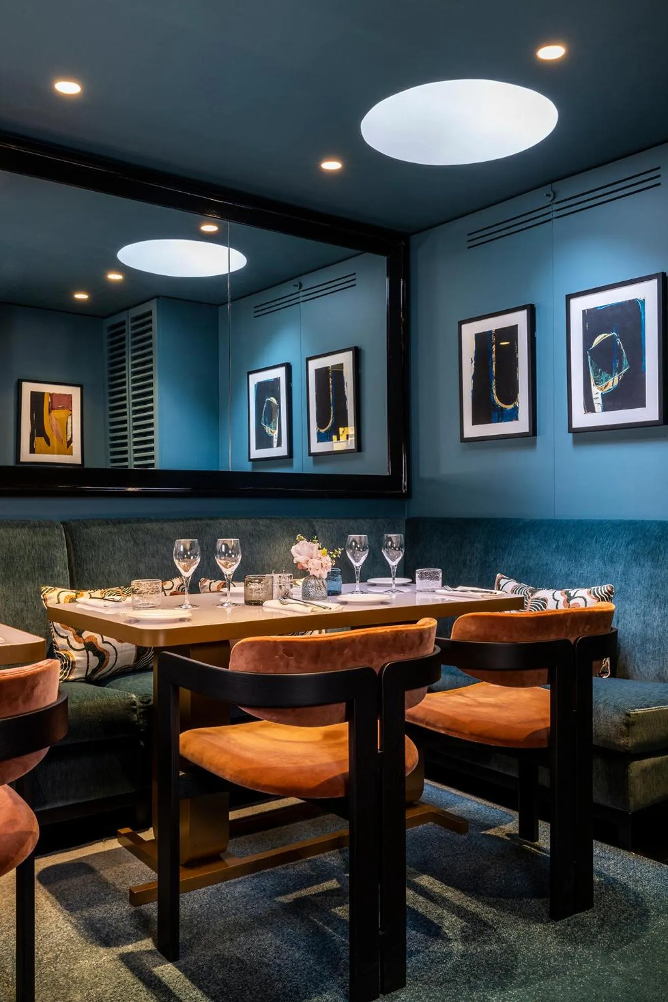 Restaurant/places to eat in Hotel Montalembert