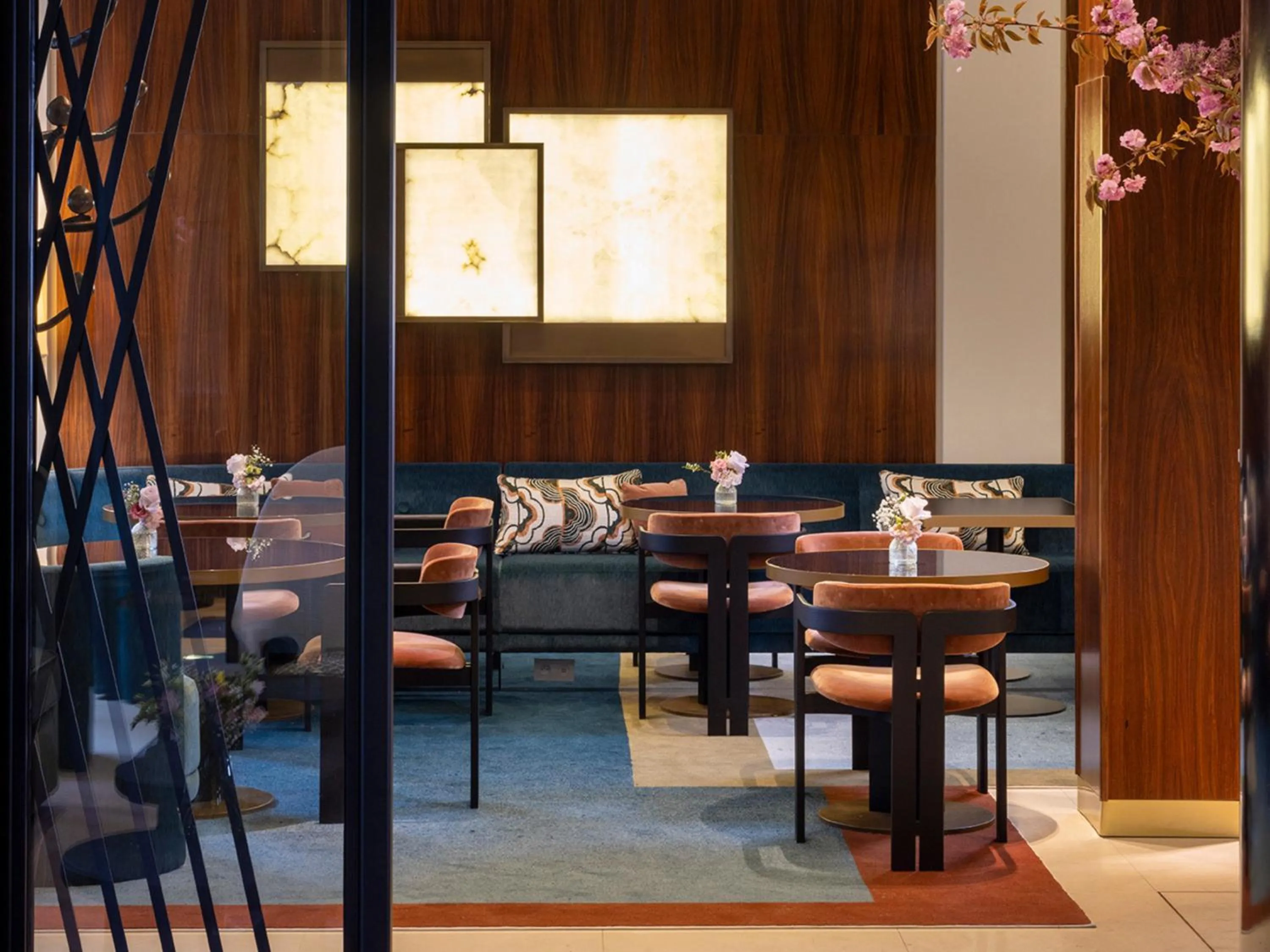 Restaurant/places to eat in Hotel Montalembert