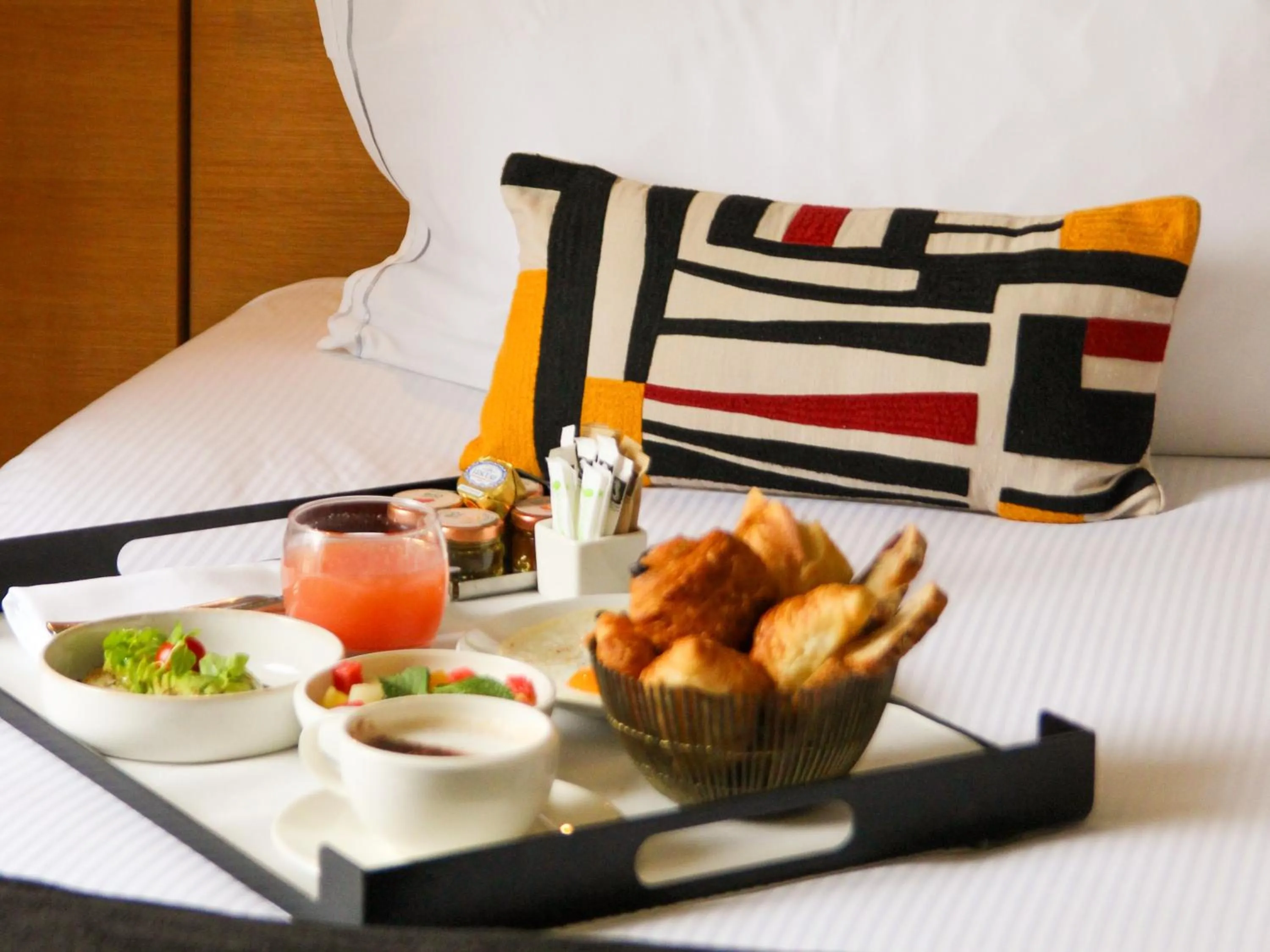 Breakfast, Bed in Hotel Montalembert