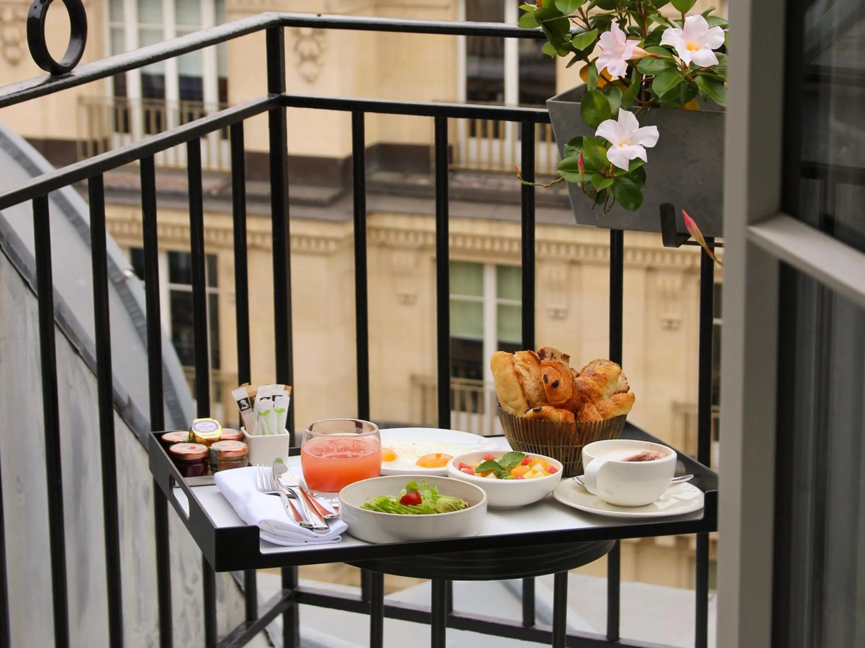 Breakfast in Hotel Montalembert