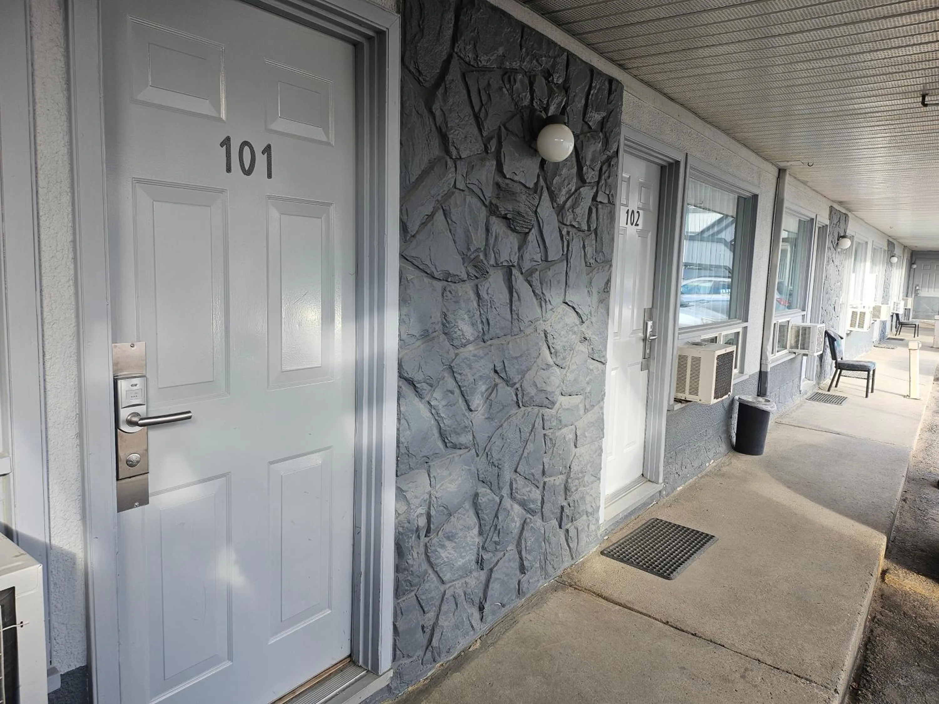 Property building in Tara Vista Inn