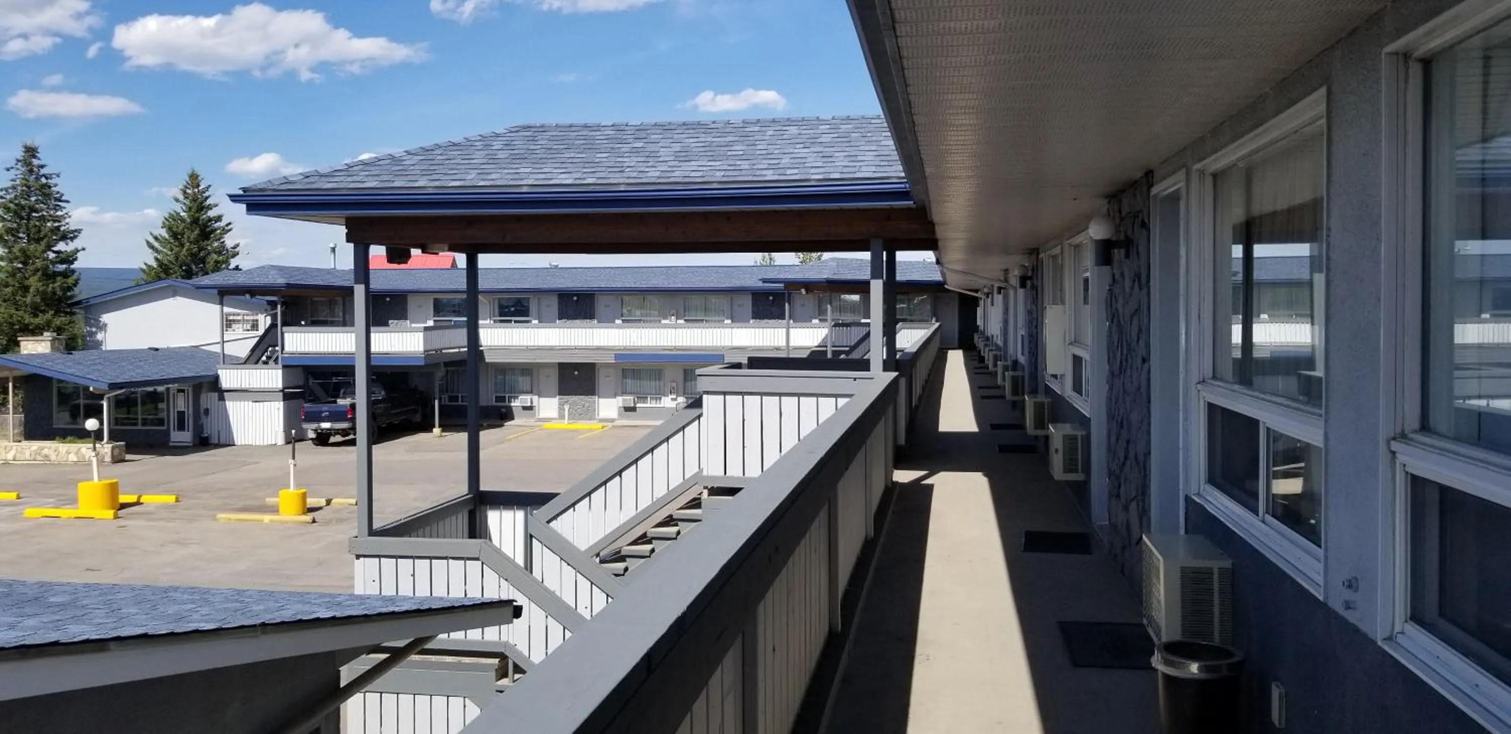 Property building in Tara Vista Inn