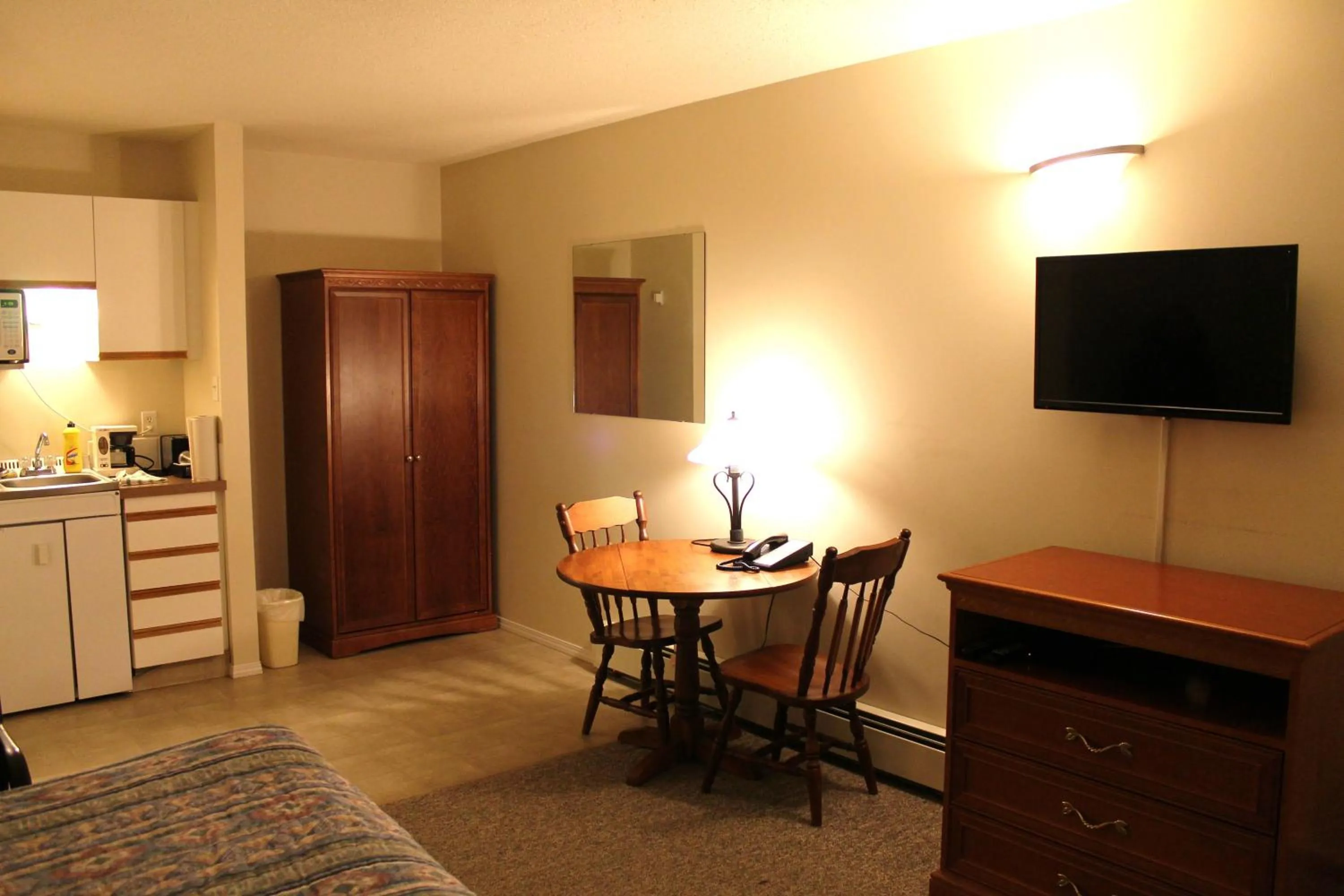 Coffee/tea facilities in Tel Star Motel