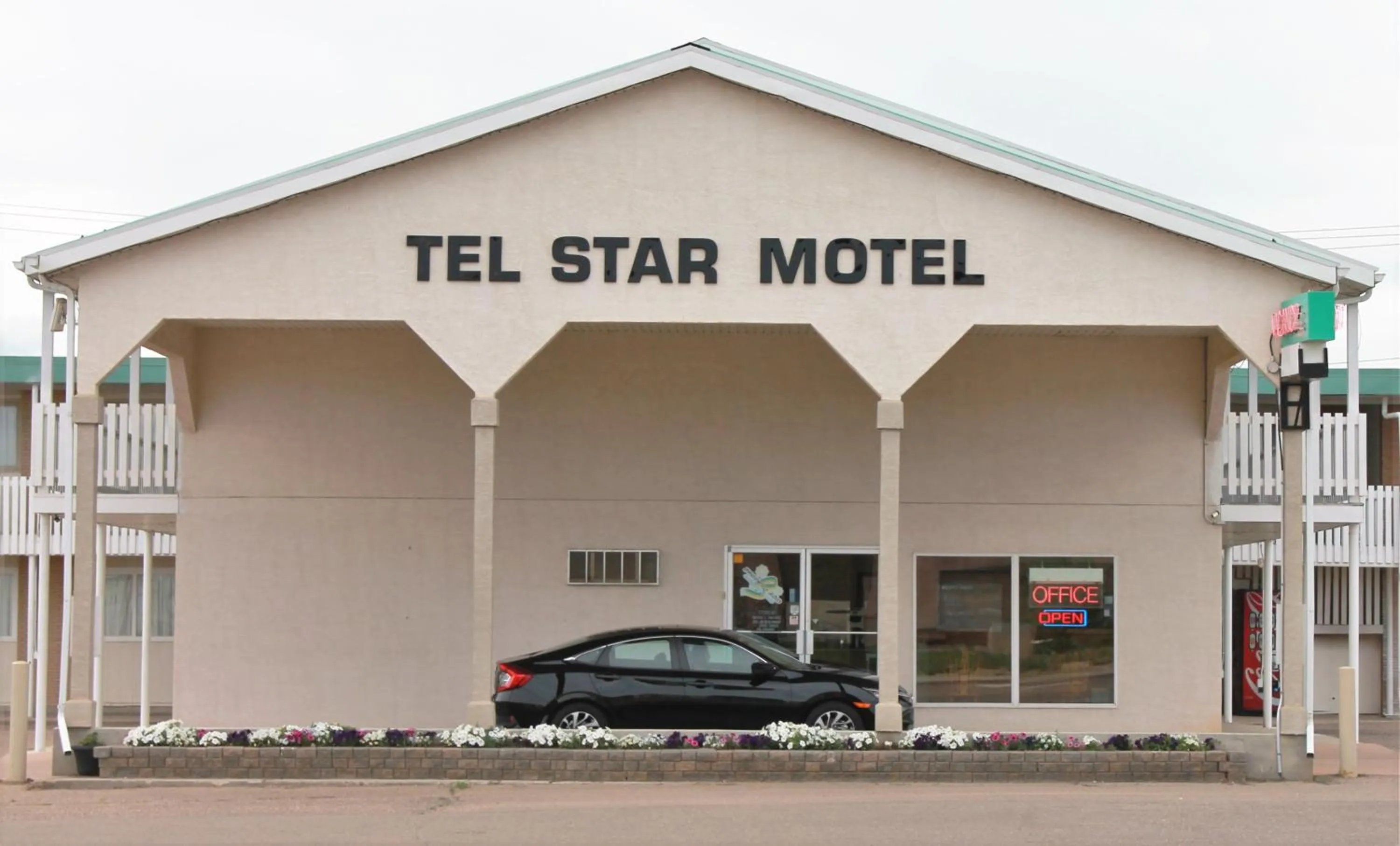 Facade/entrance in Tel Star Motel
