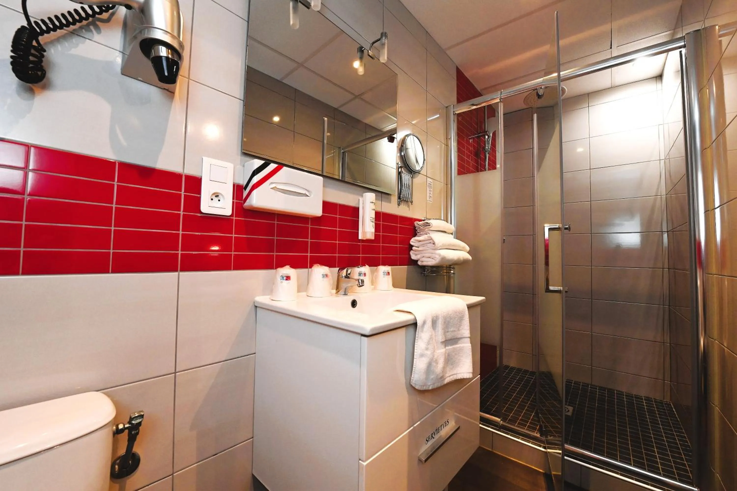 Bathroom in Hôtel La Croix Blanche