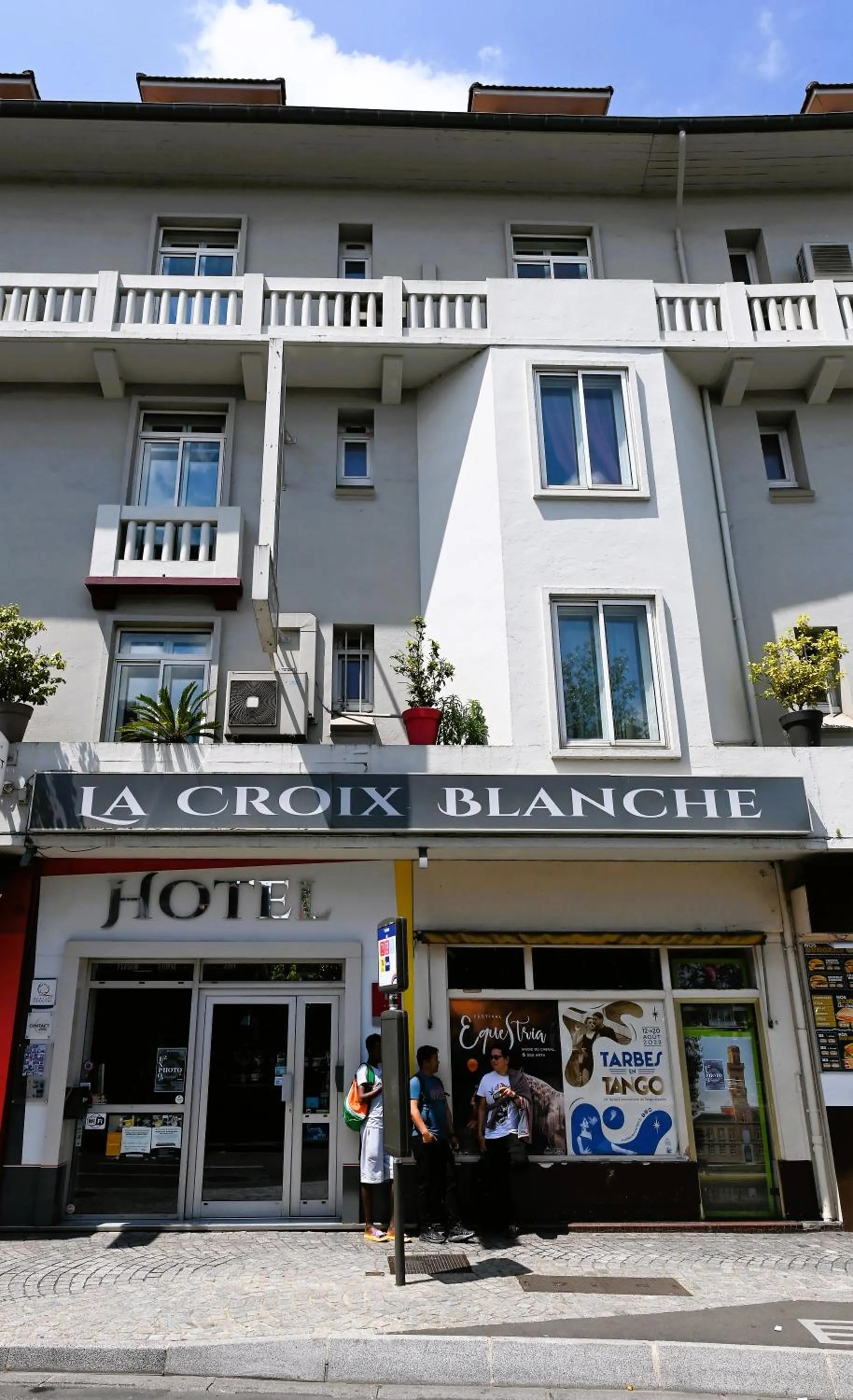 Property building in Hôtel La Croix Blanche