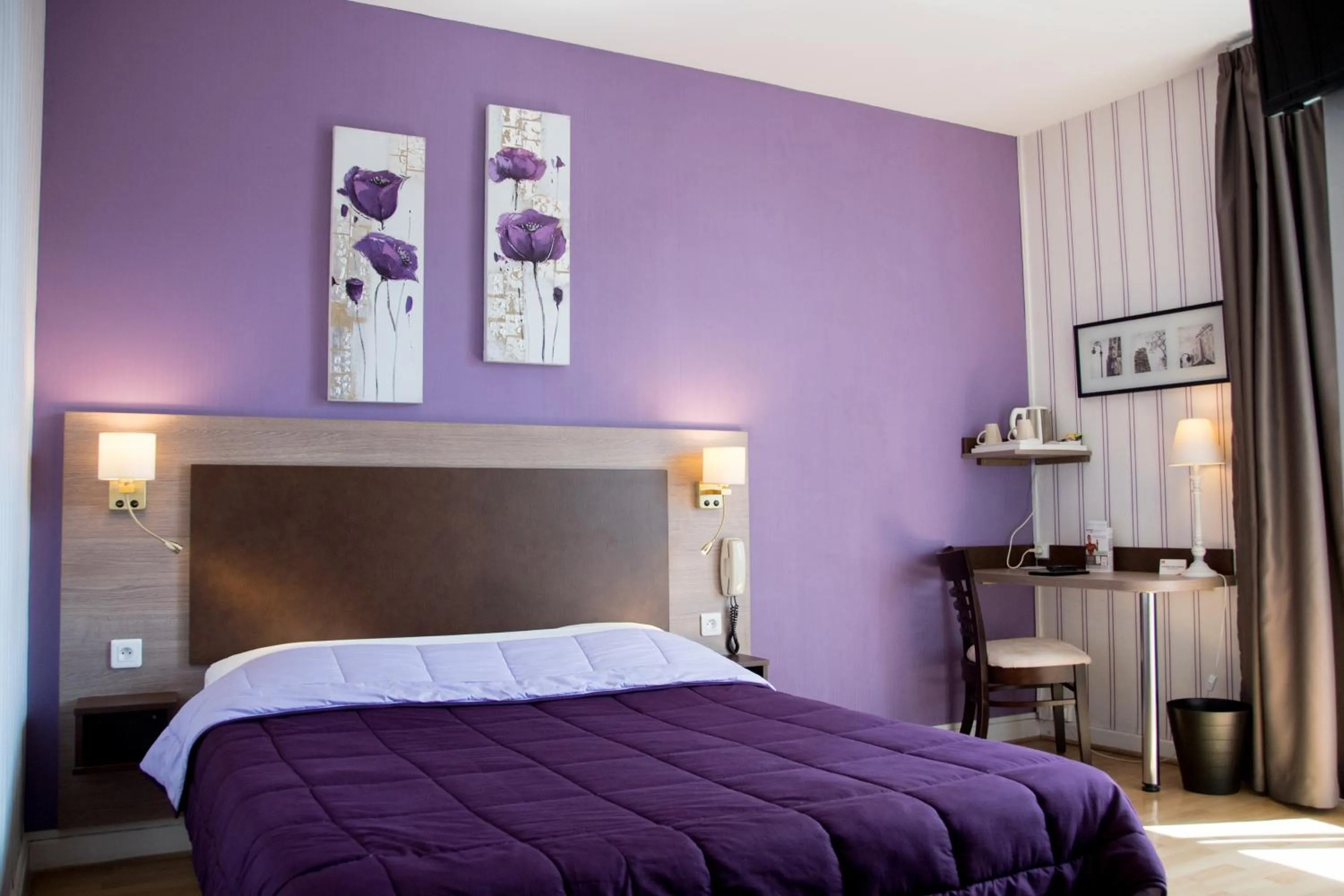 Bed in Hôtel La Croix Blanche