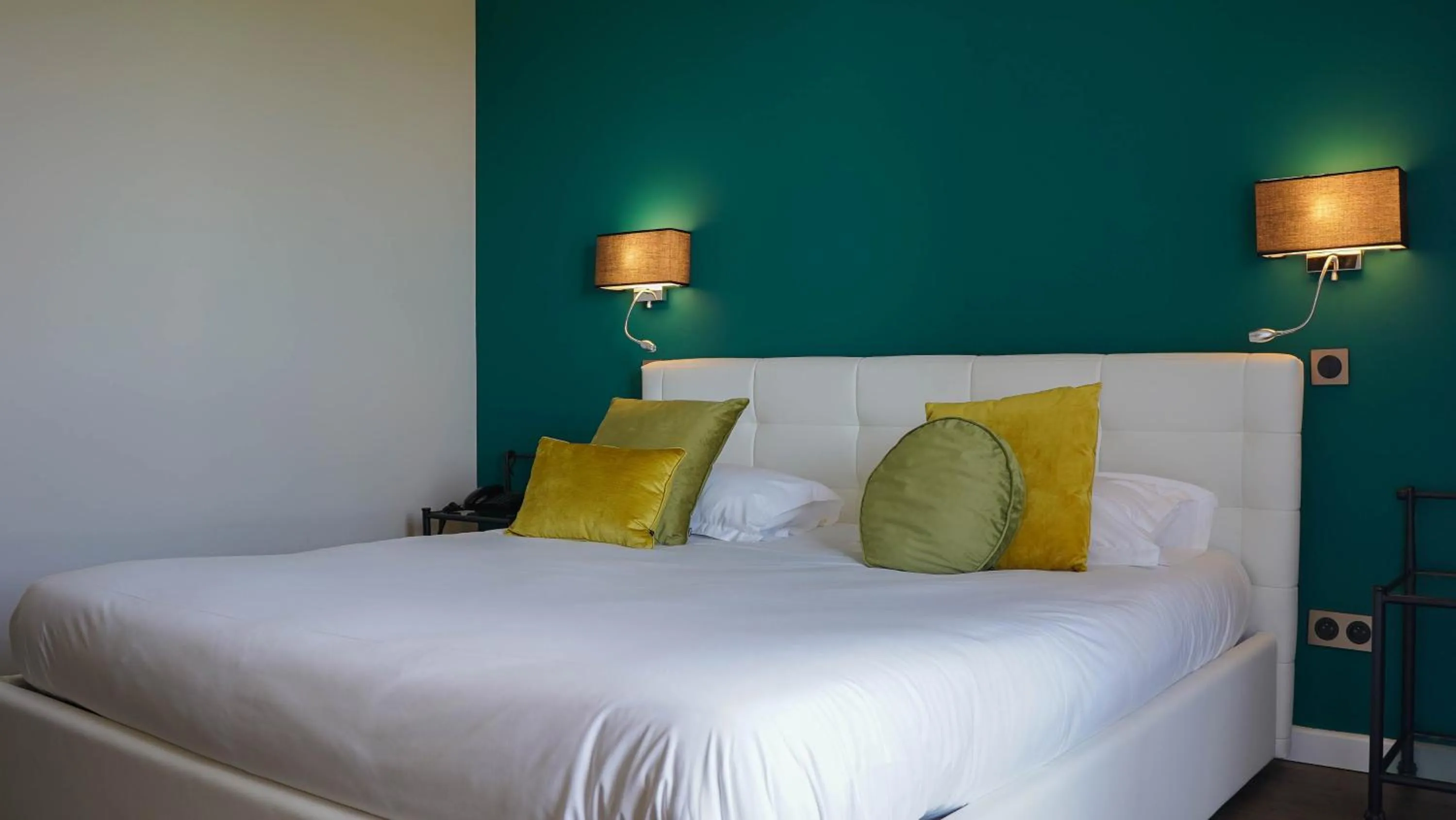 Bed in Hôtel Les Jardins