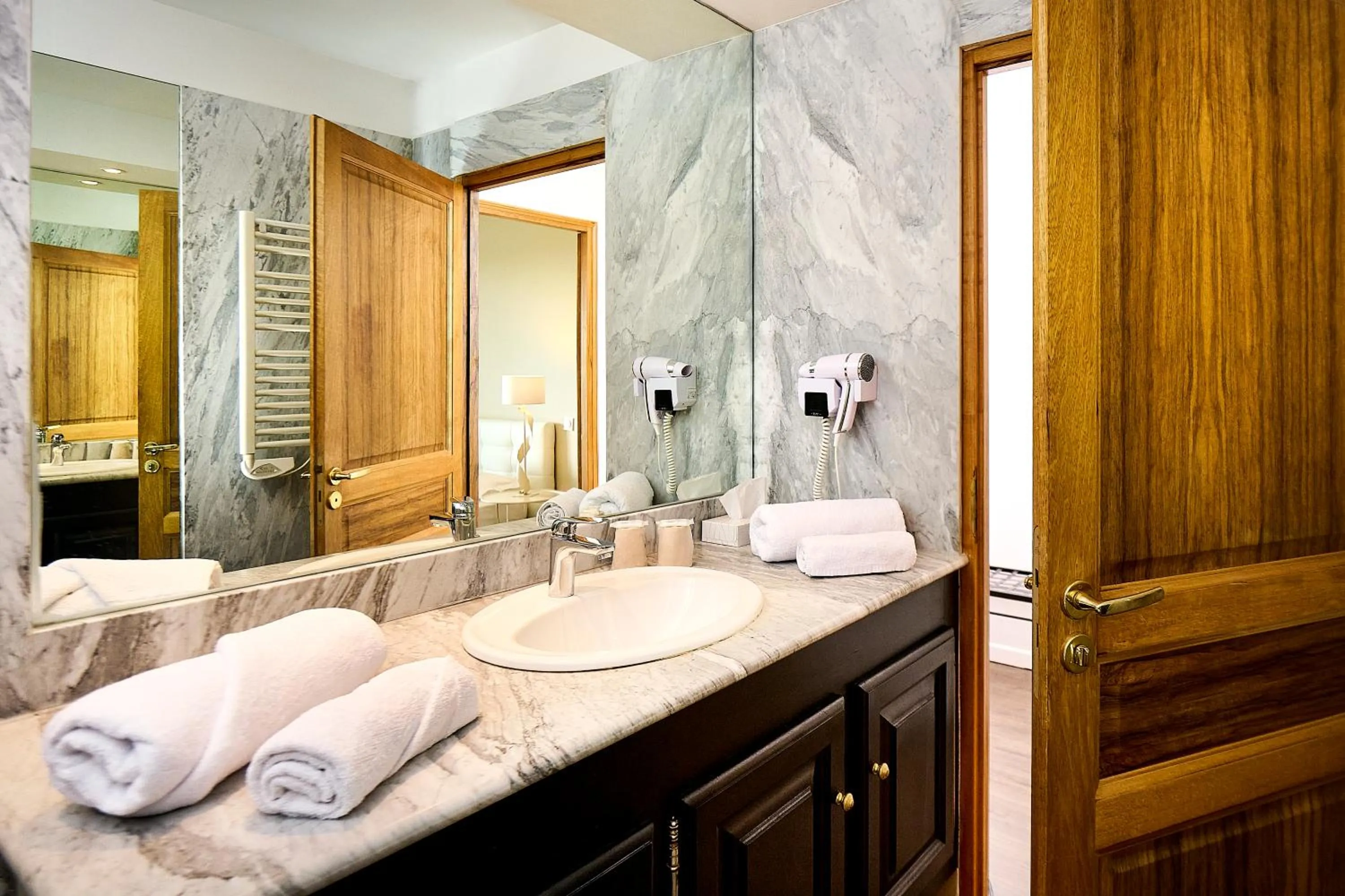 Bathroom in Hôtel Les Jardins