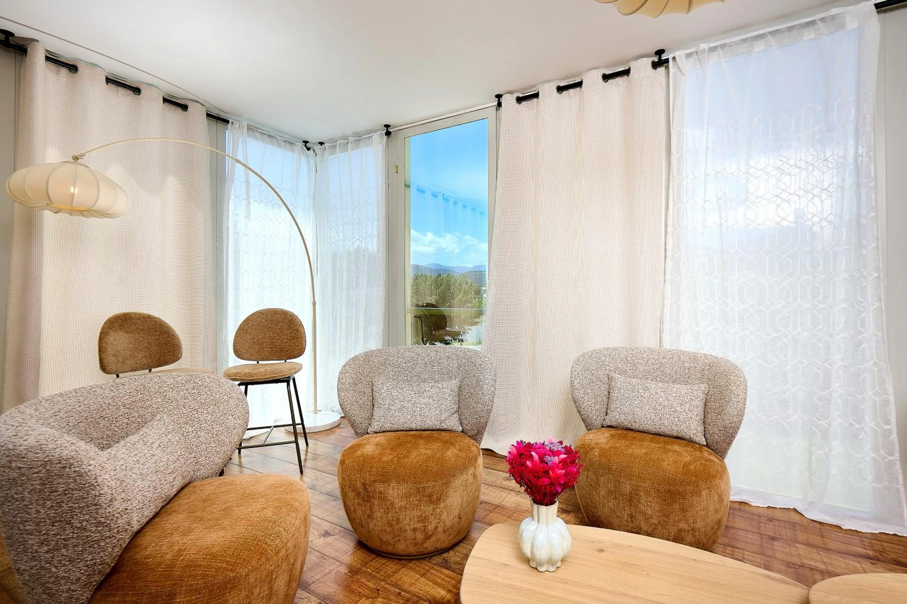 Seating area in Hôtel Les Jardins