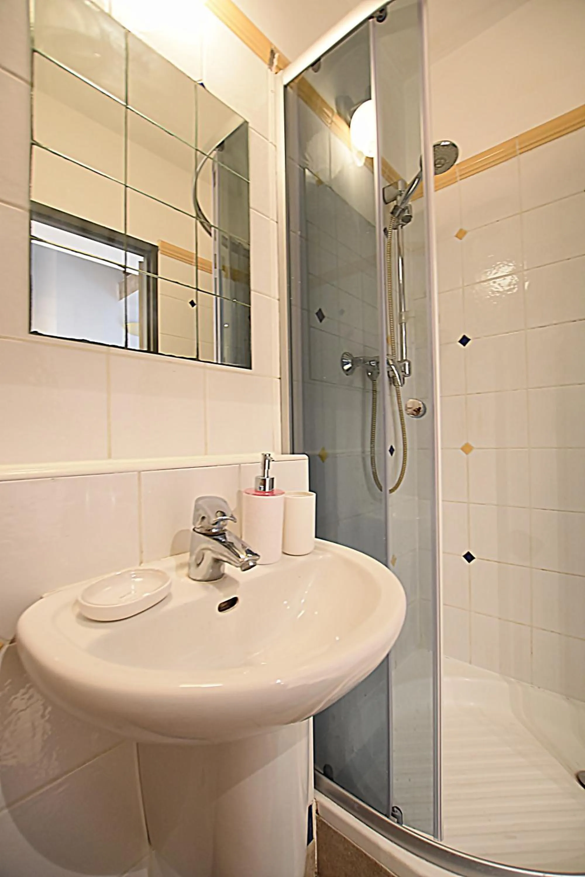 Shower in Mhost Bronowice