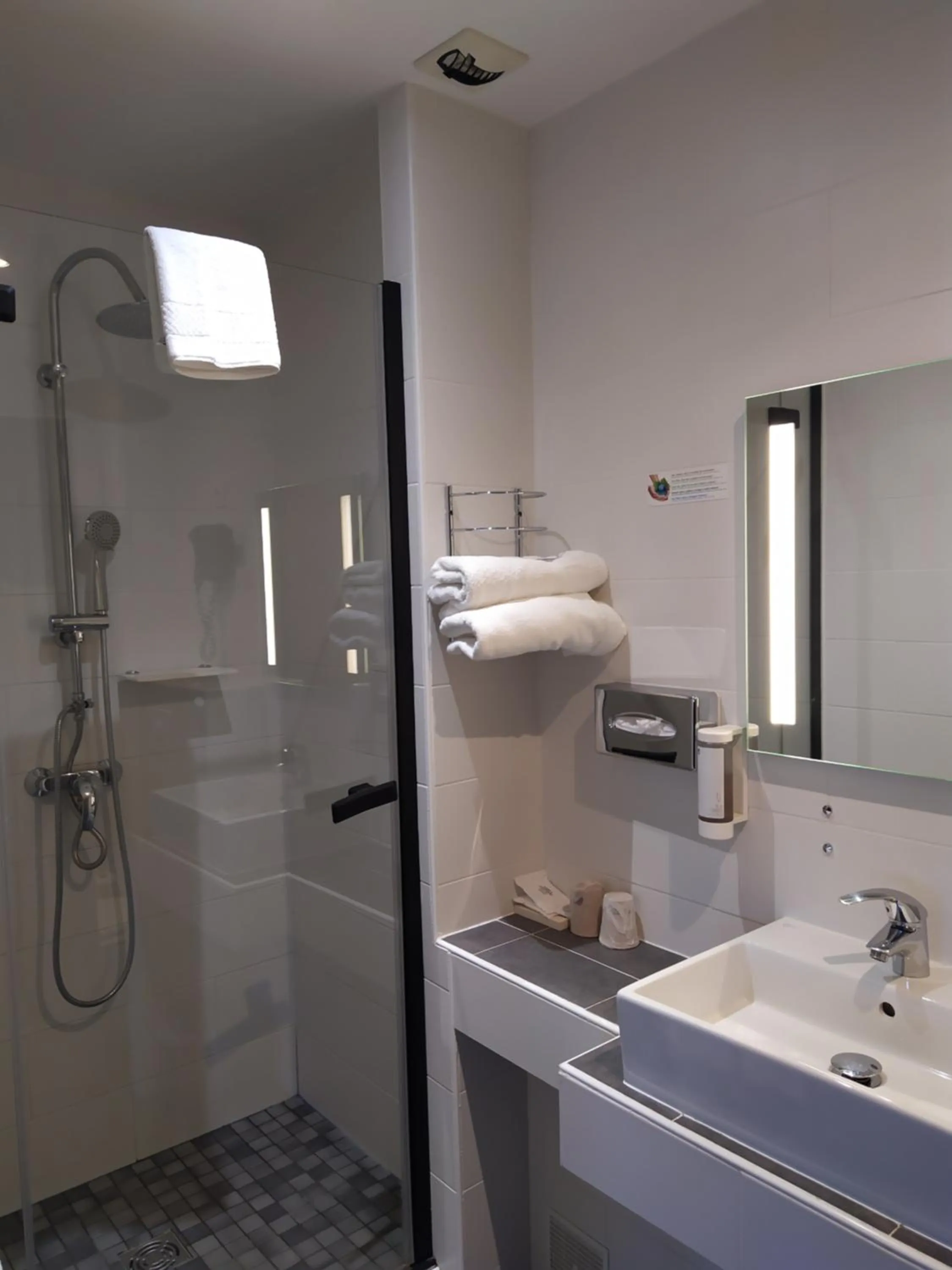 Bathroom in Best Western Central Hotel