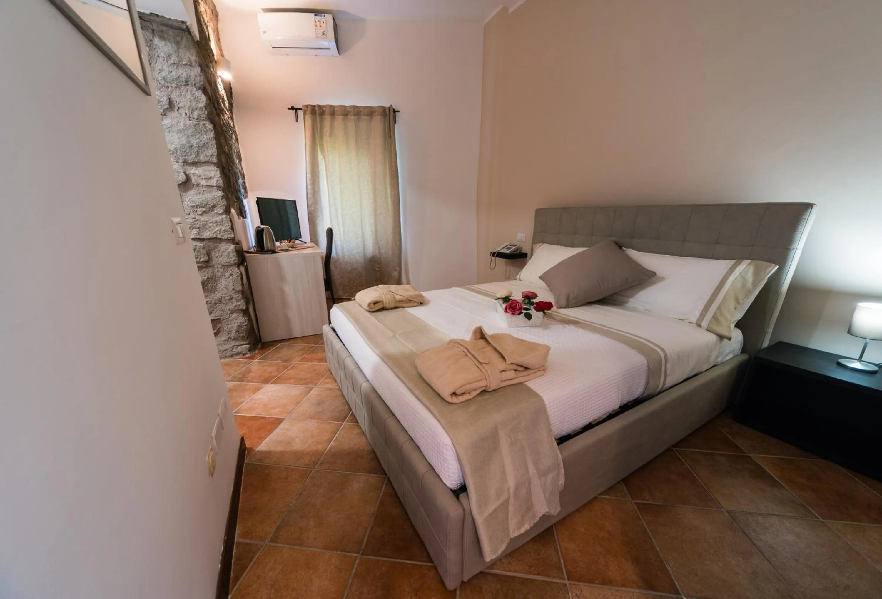 Bed in Le Undici Rose Hotel