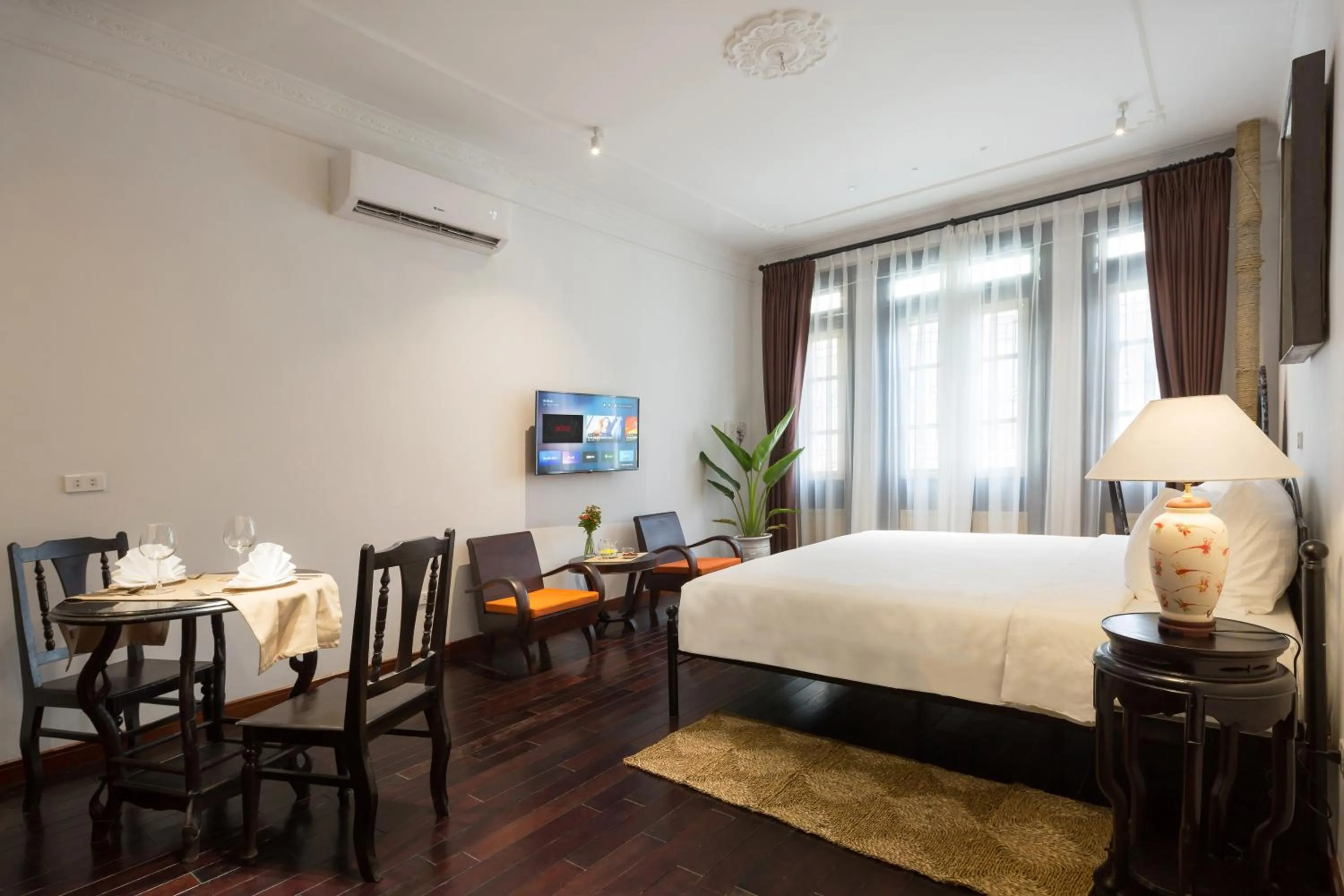 Bed in Centraltique Downtown - Bespoke Colonial House Near Hoan Kiem Lake