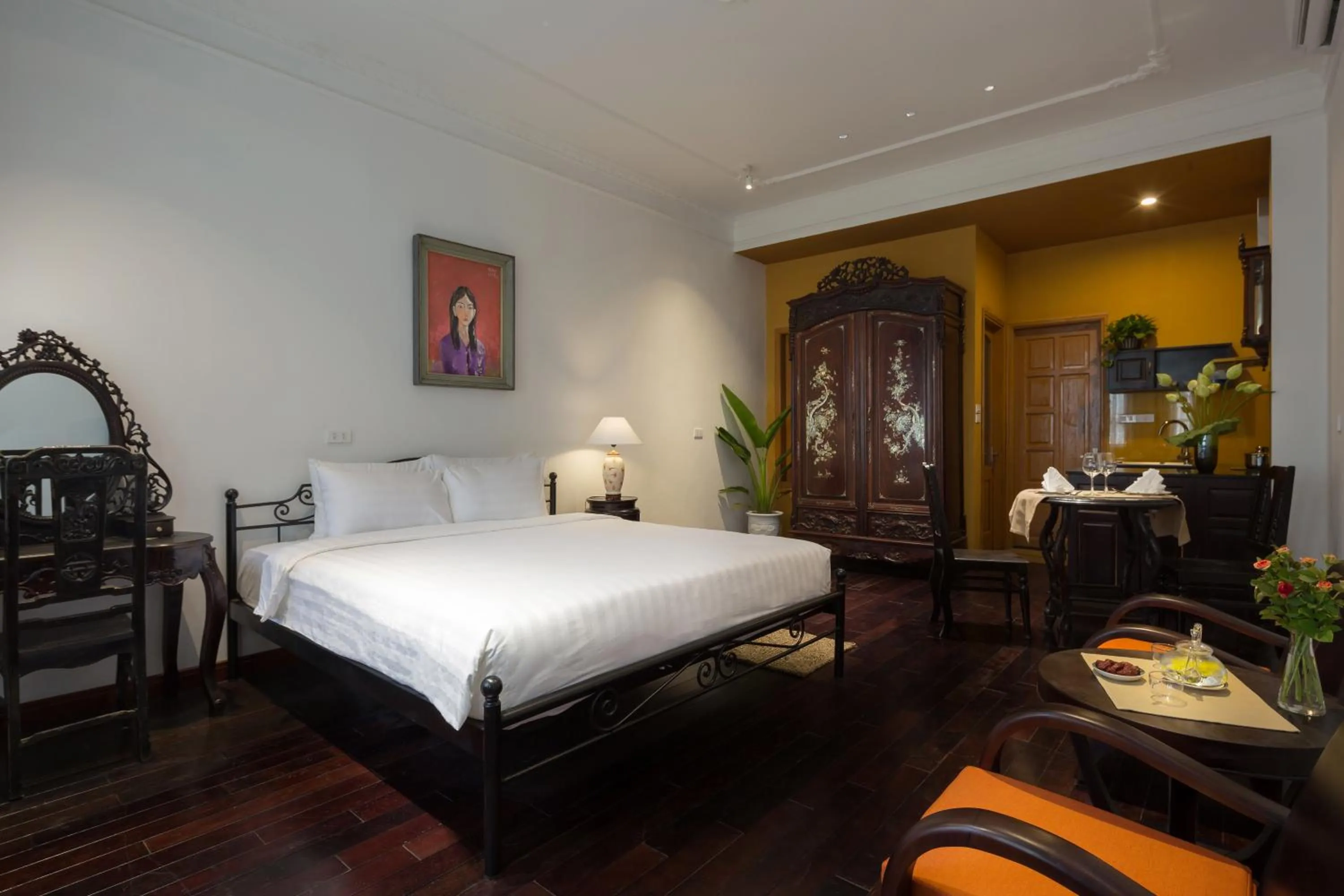 Bed in Centraltique Downtown - Bespoke Colonial House Near Hoan Kiem Lake