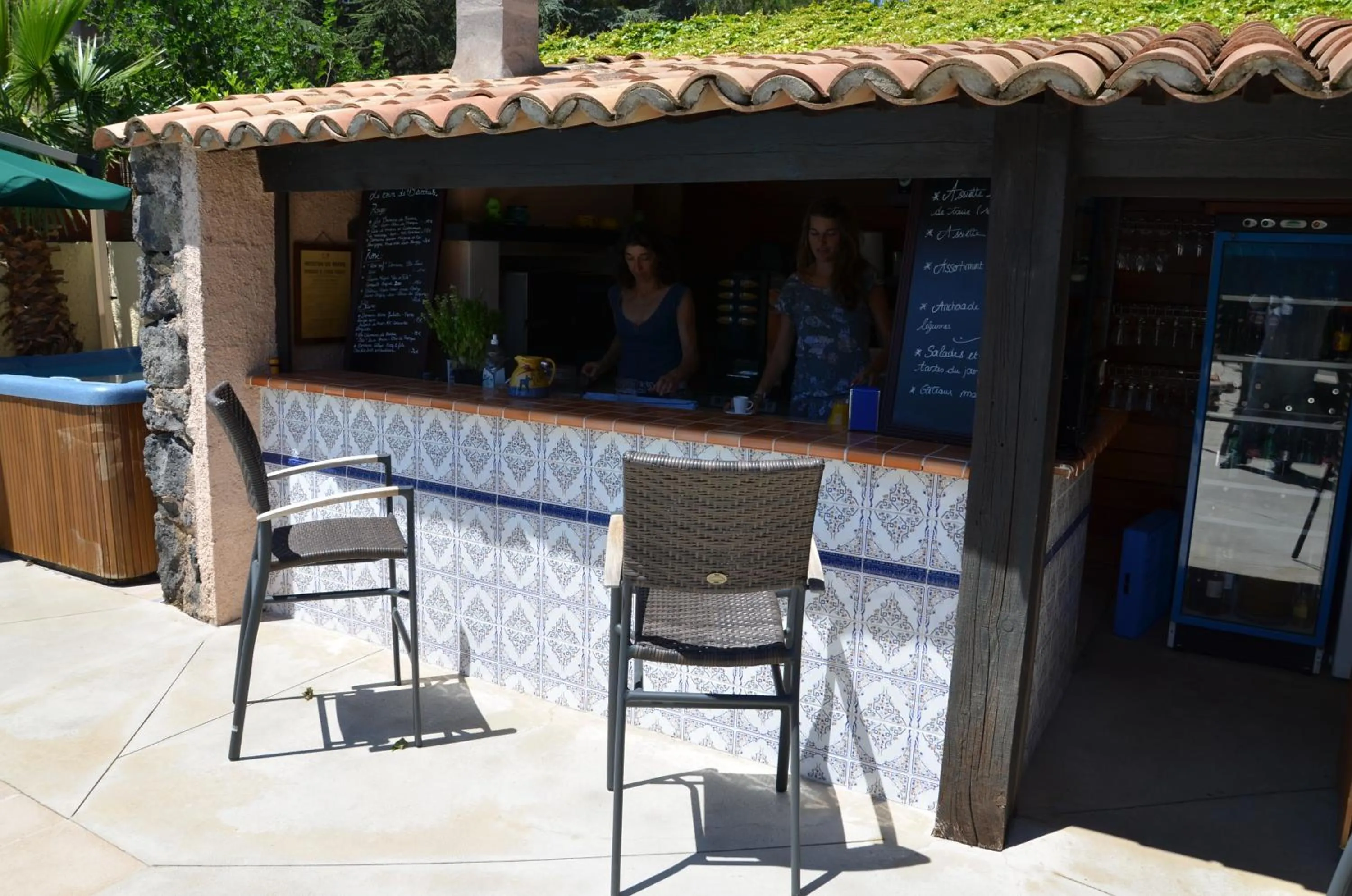 Lounge or bar in La Bergerie Du Cap