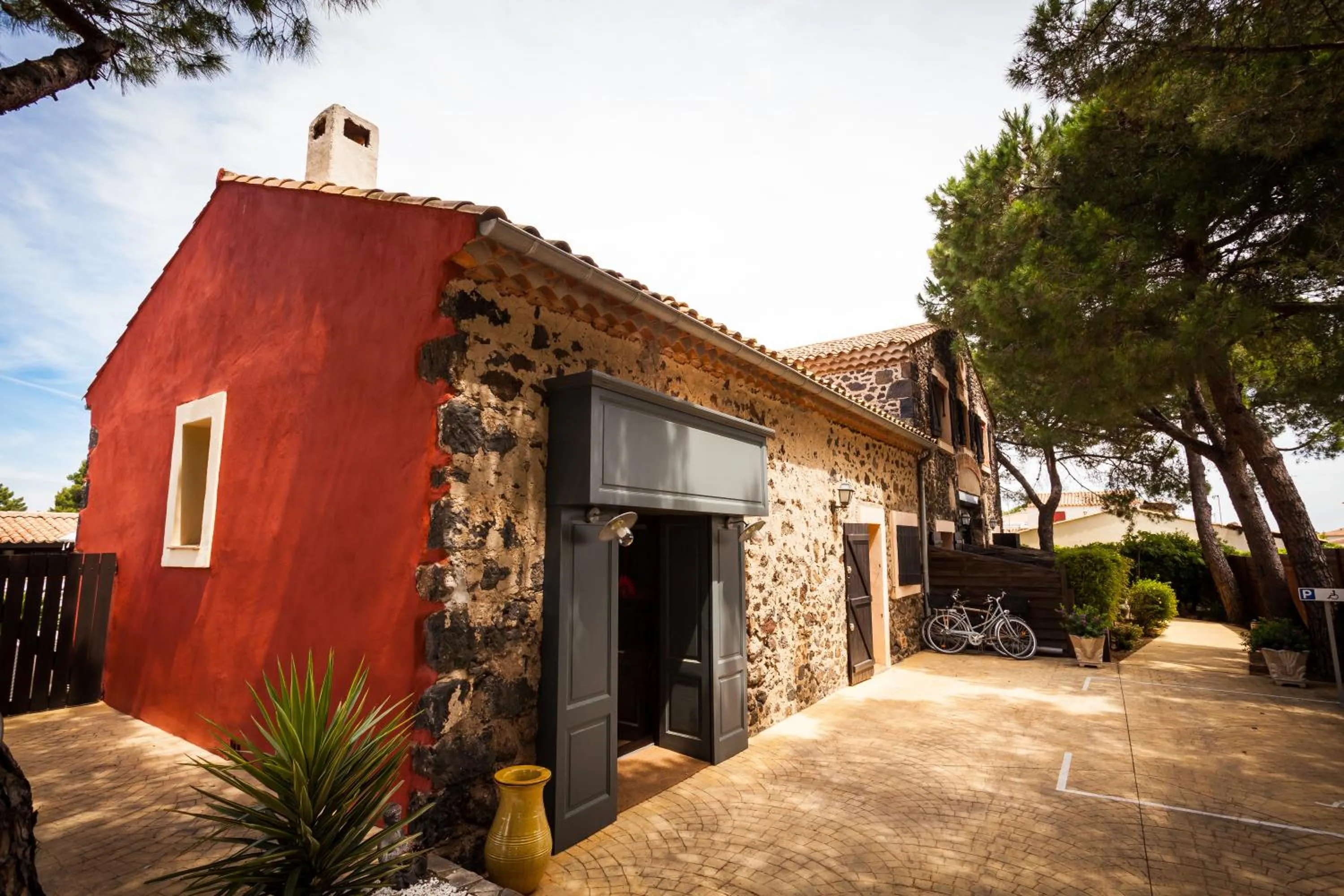 Facade/entrance in La Bergerie Du Cap