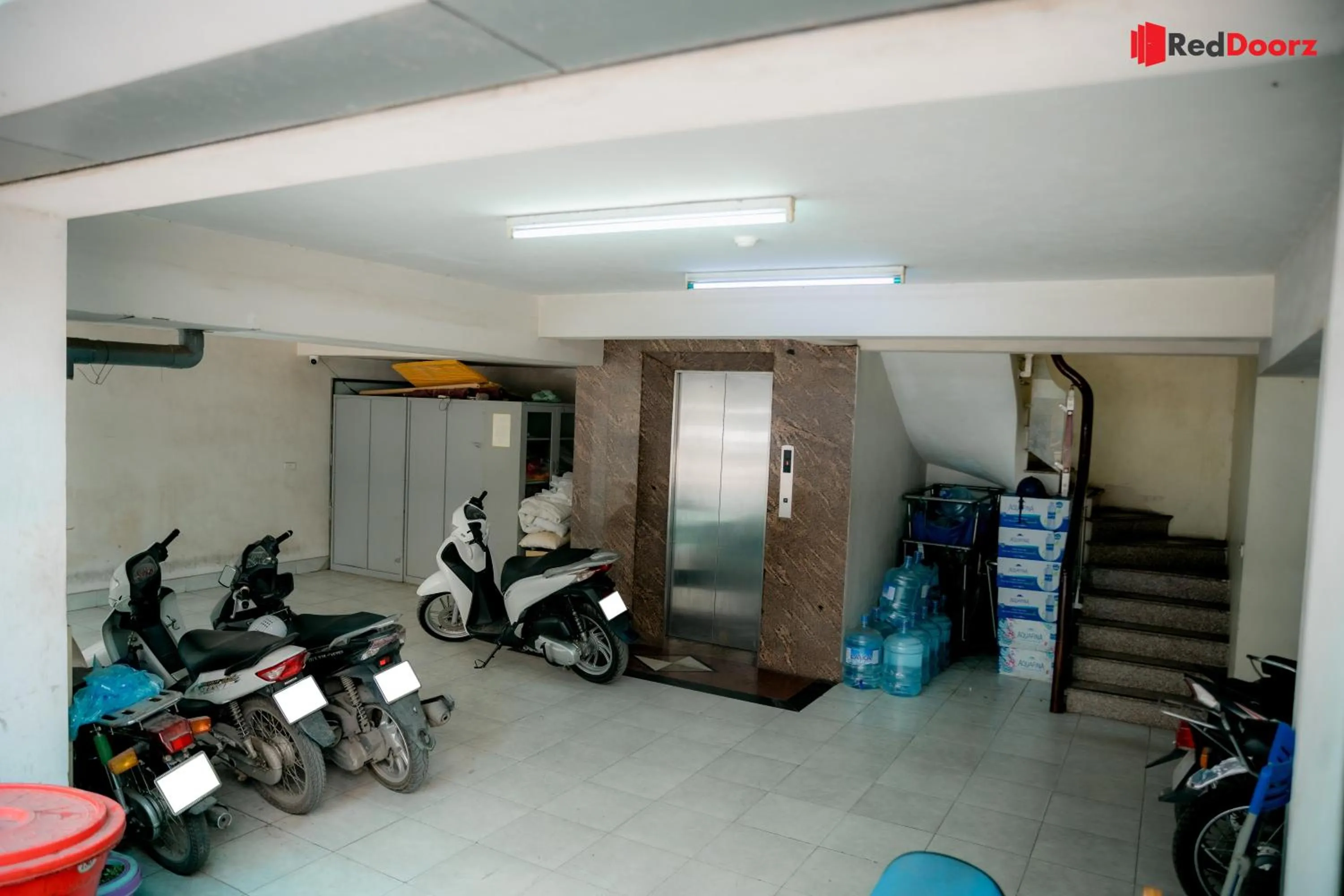 Parking in Home Hotel Truong Cong Giai