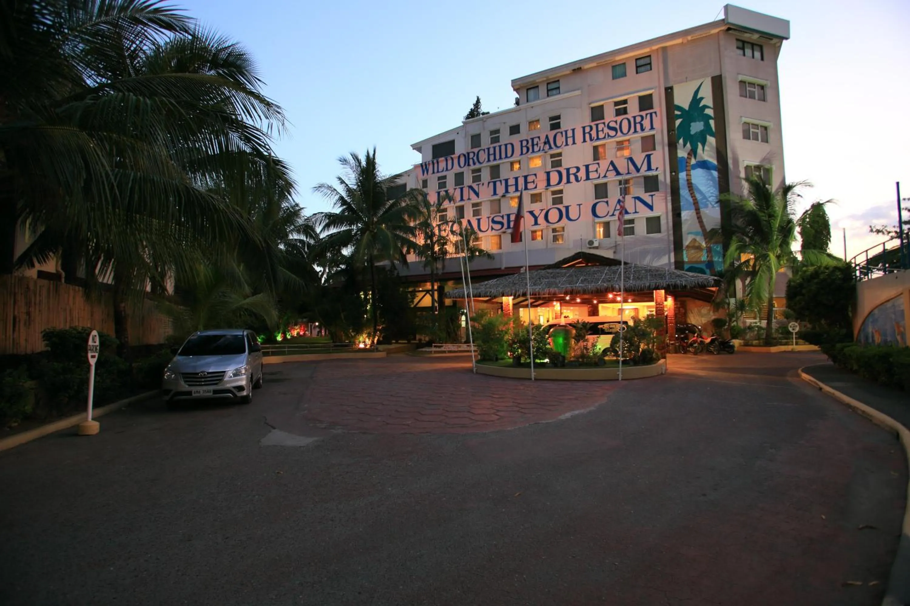 Property building in Wild Orchid Beach Resort
