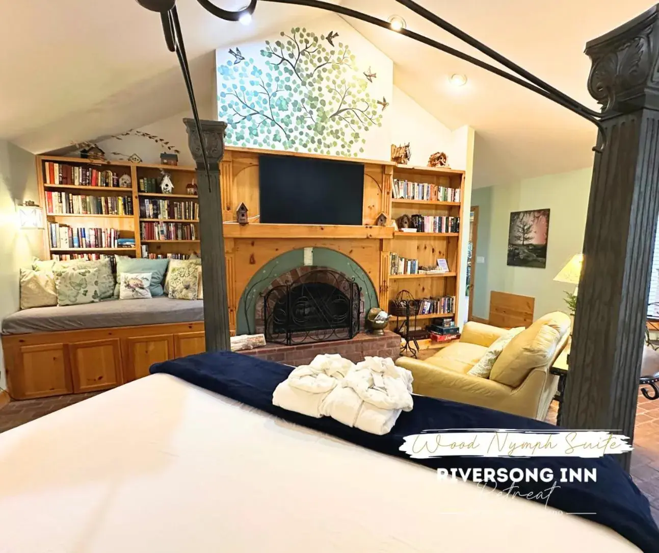 Suite with Balcony in Riversong Inn Retreat Suite with Balcony in Riversong Inn Retreat