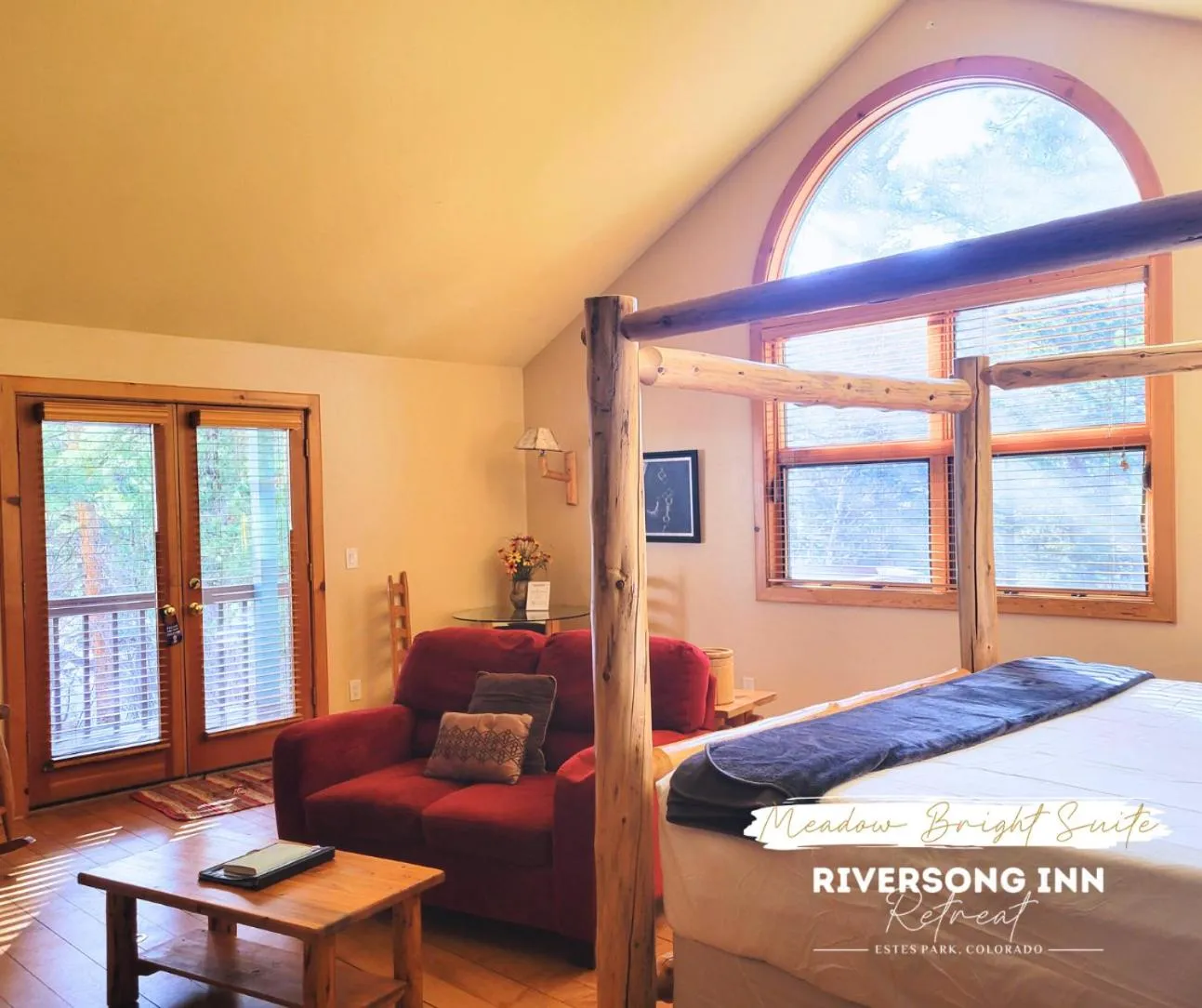 Bed in Riversong Inn Retreat