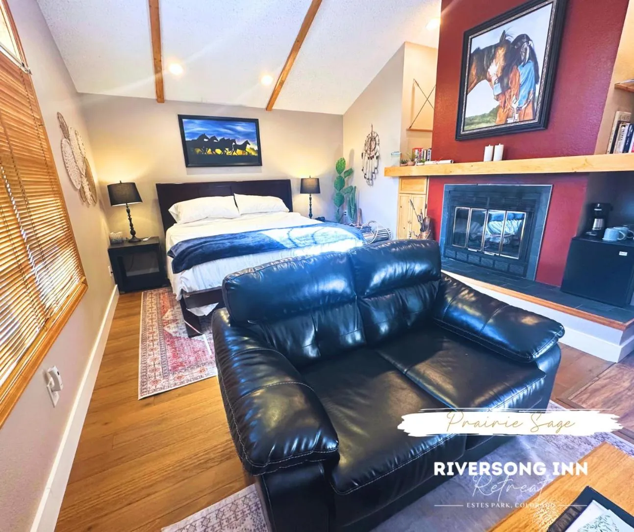 Bed in Riversong Inn Retreat