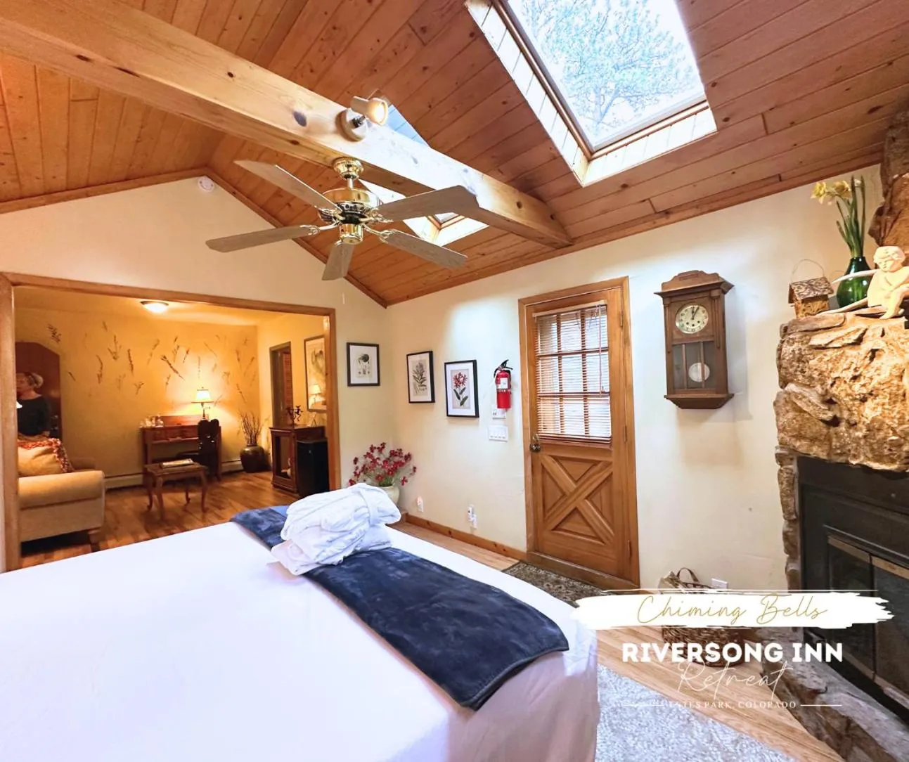 Bed in Riversong Inn Retreat