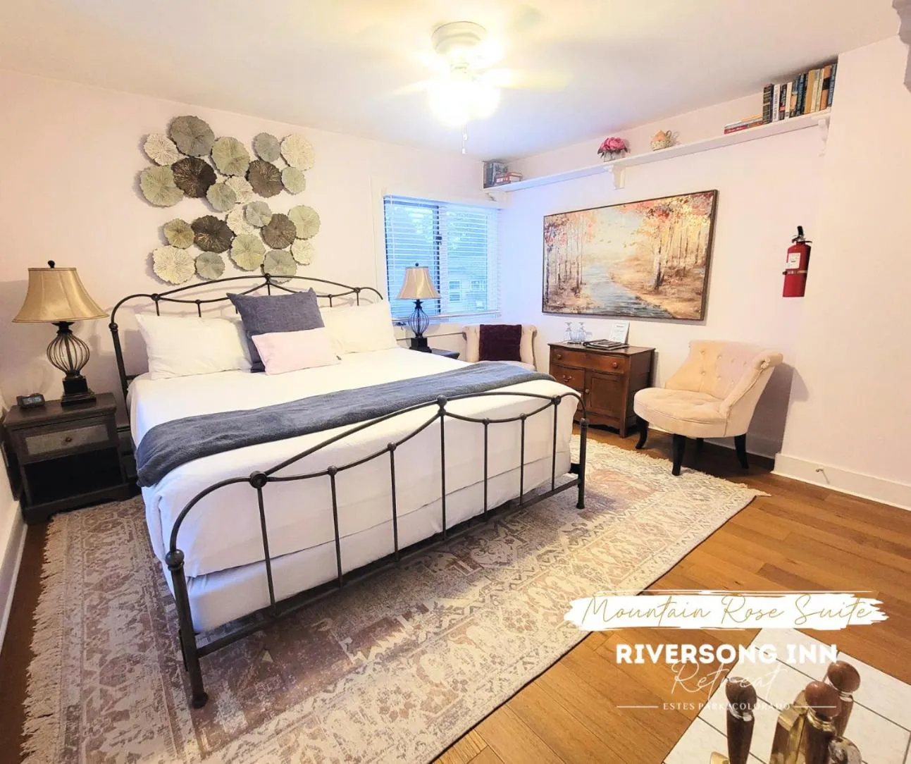 Bed in Riversong Inn Retreat