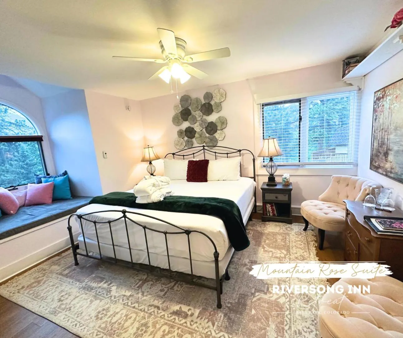 Bed in Riversong Inn Retreat