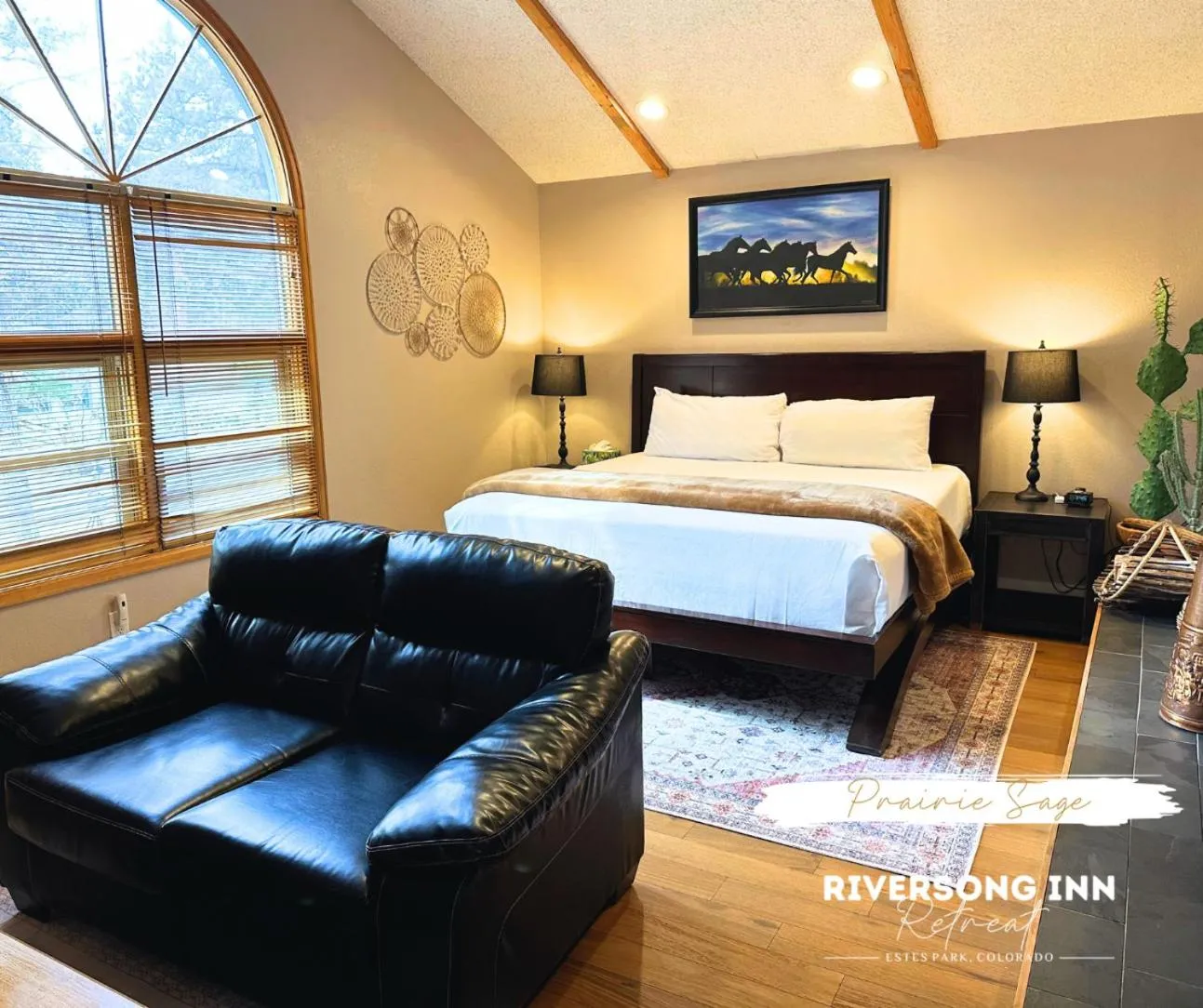 Bed in Riversong Inn Retreat