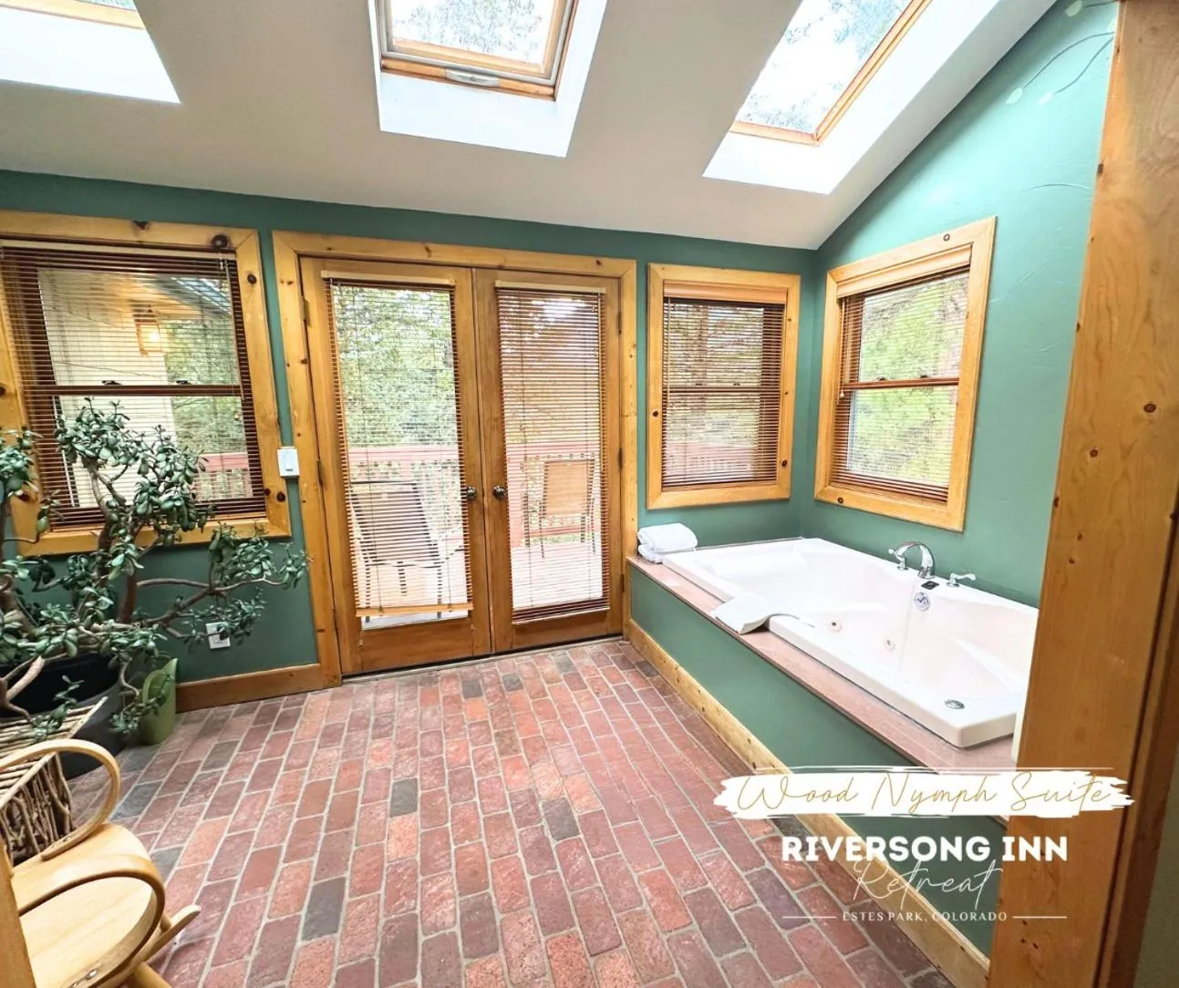 Bed in Riversong Inn Retreat