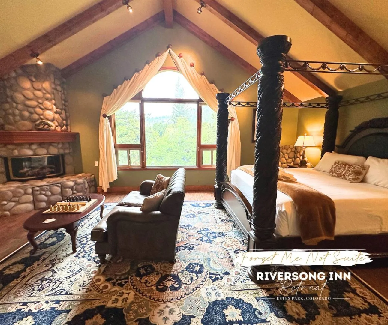 Bed in Riversong Inn Retreat