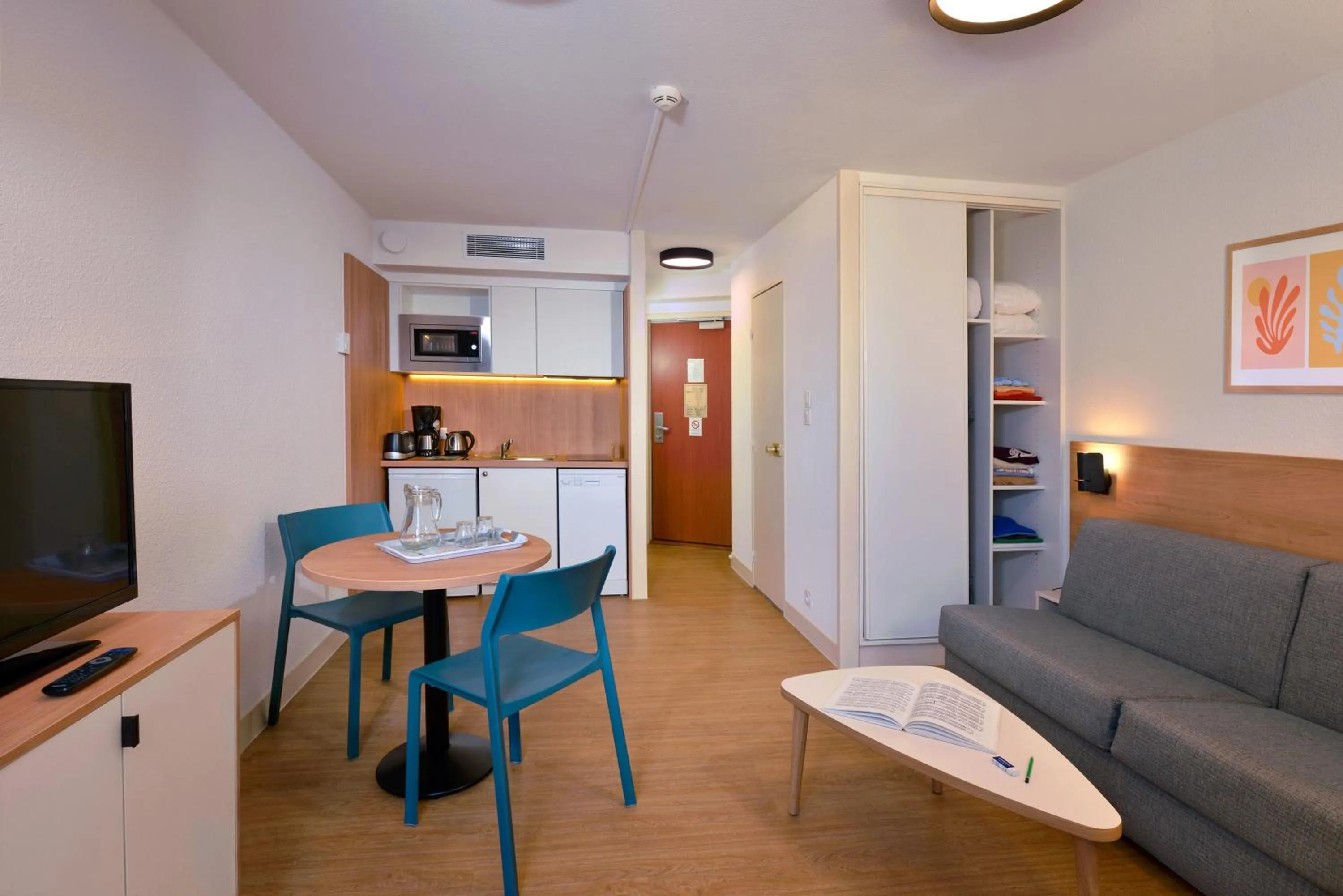 TV and multimedia in Residence Residéal Antibes