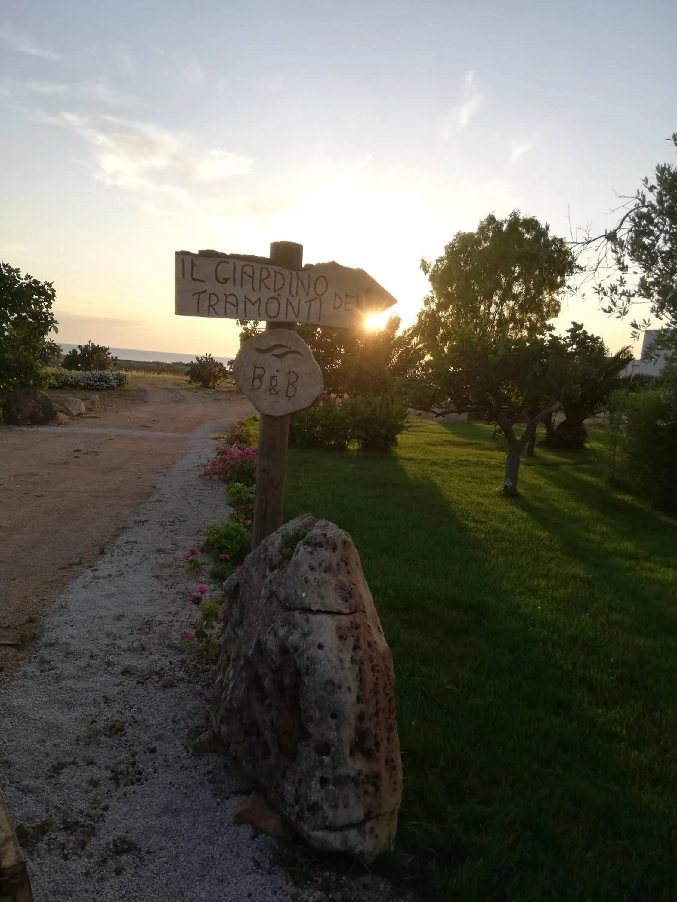 Property logo or sign in Il giardino dei tramonti