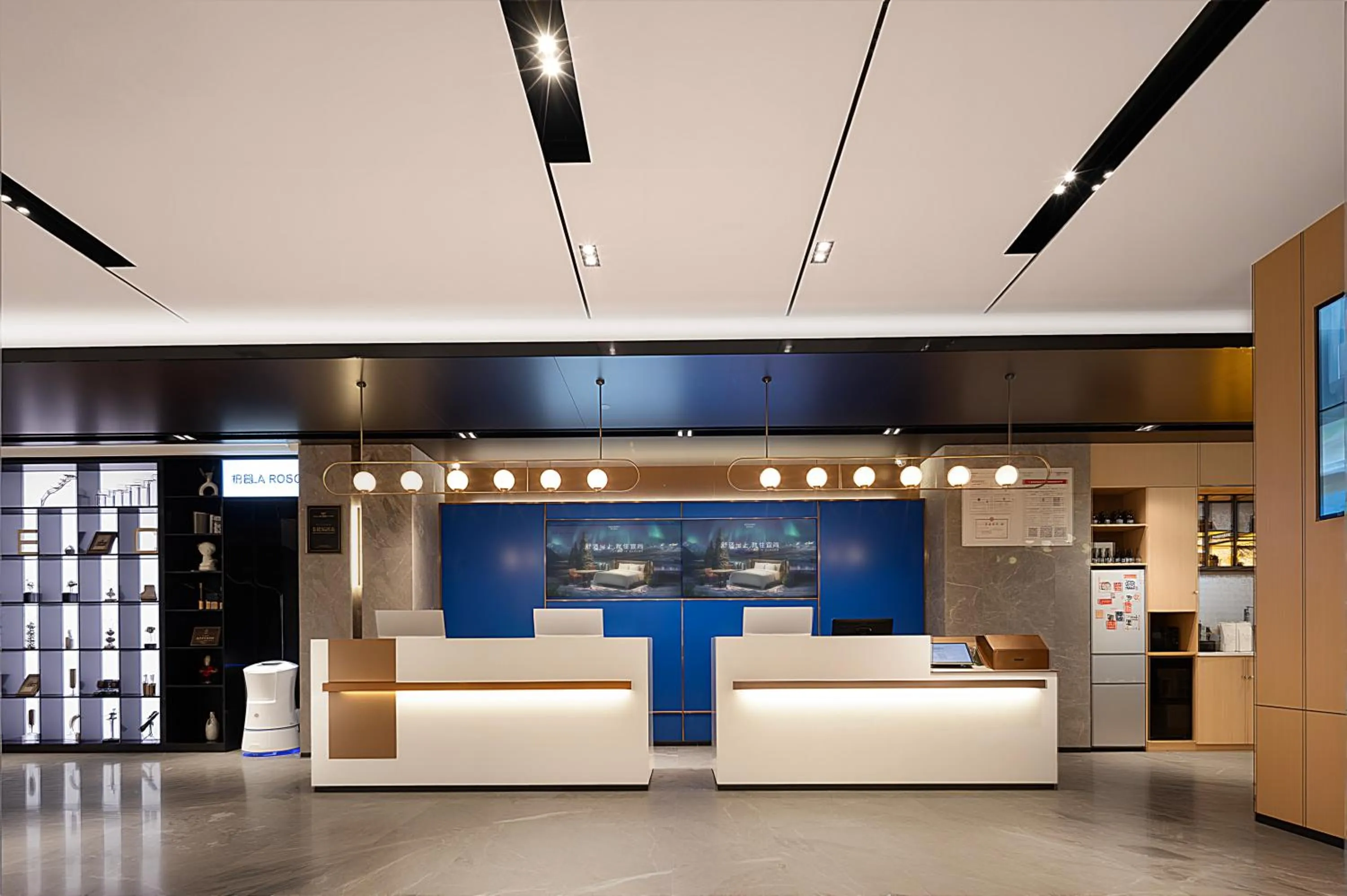 Lobby or reception in Echarm Hotel Chengdu Chunxi Road IFS Center