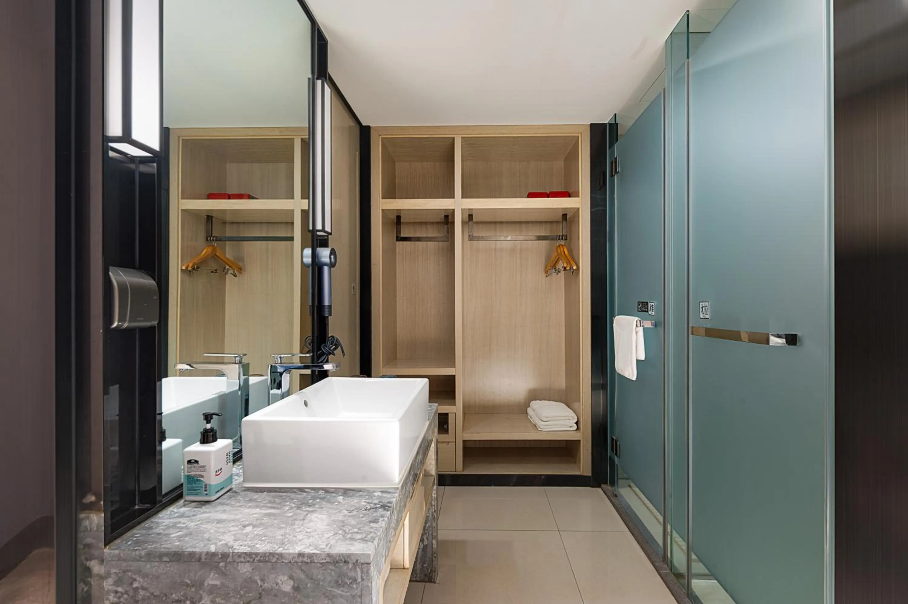 Shower in Echarm Hotel Chengdu Chunxi Road IFS Center