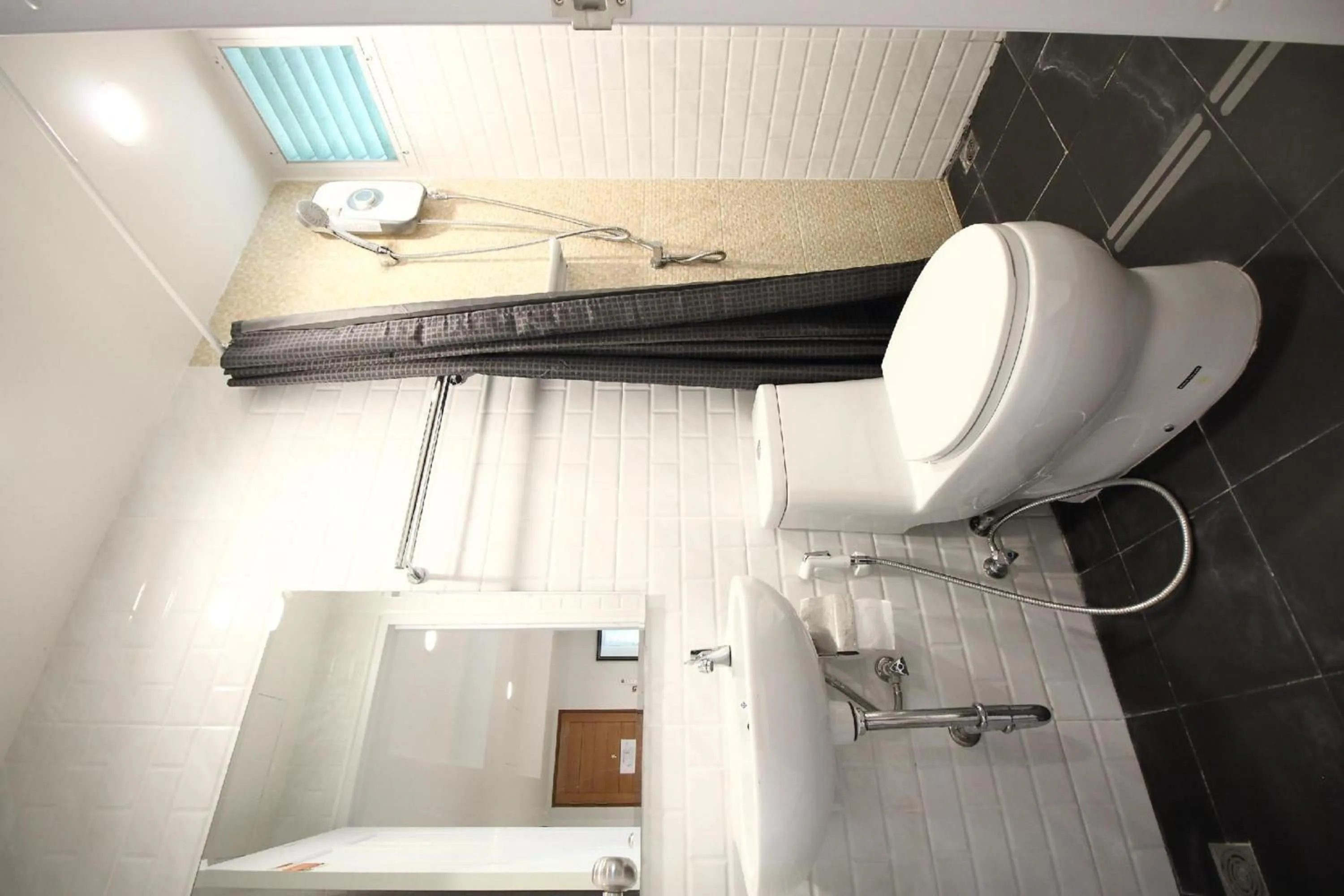 Bathroom in Super OYO 483 Pannee Hotel Khaosan