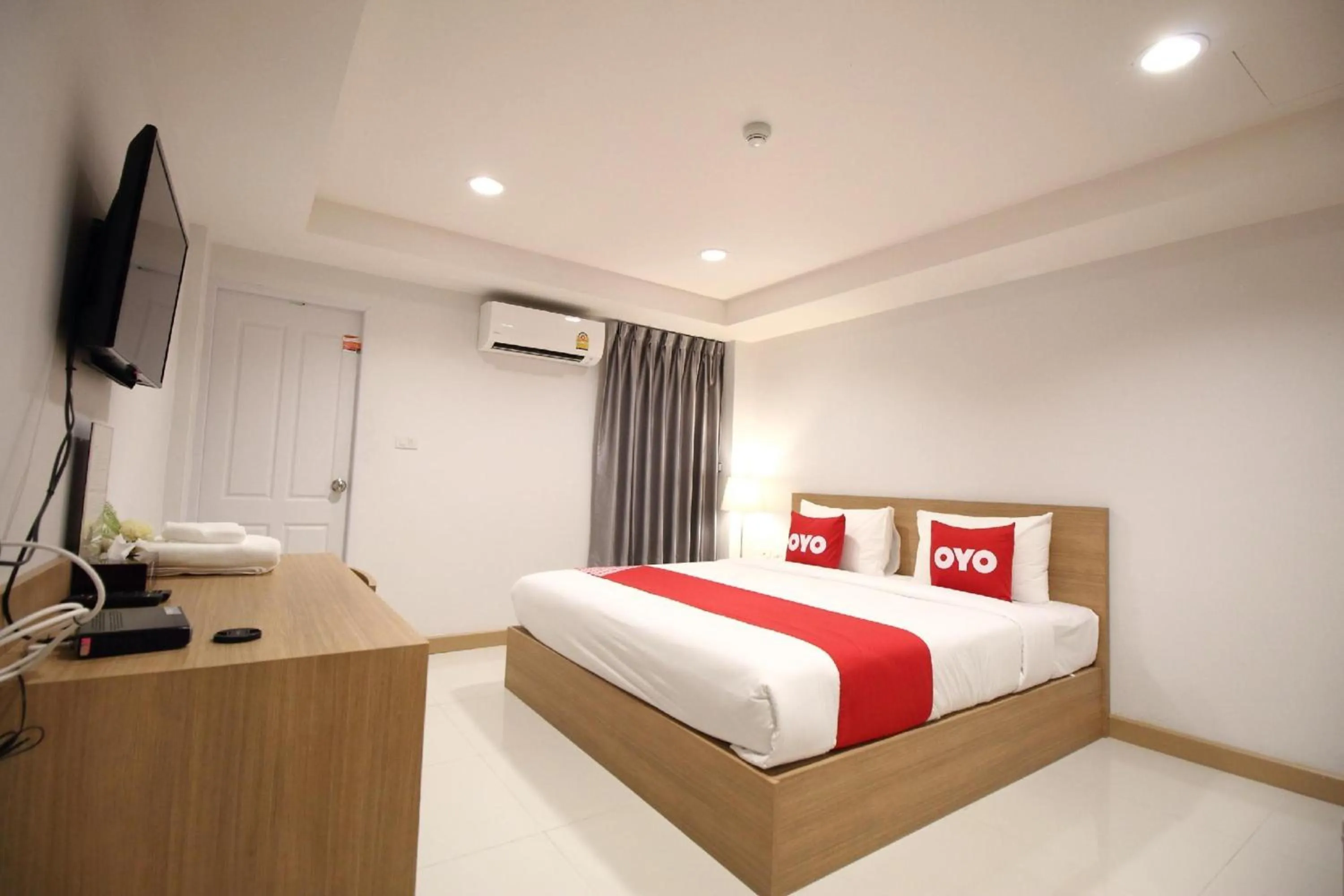 Photo of the whole room, Bed in Super OYO 483 Pannee Hotel Khaosan