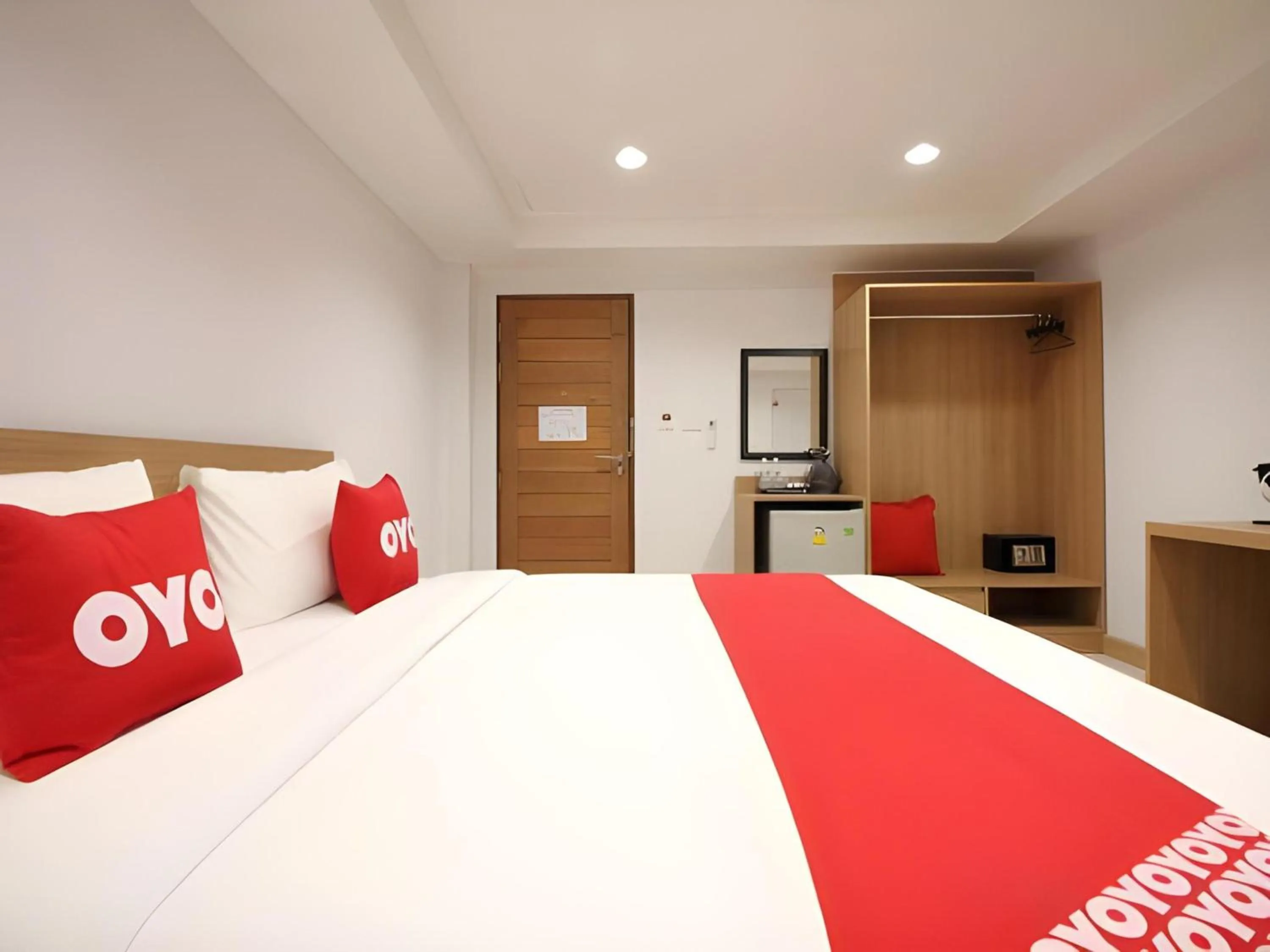Bedroom, Bed in Super OYO 483 Pannee Hotel Khaosan