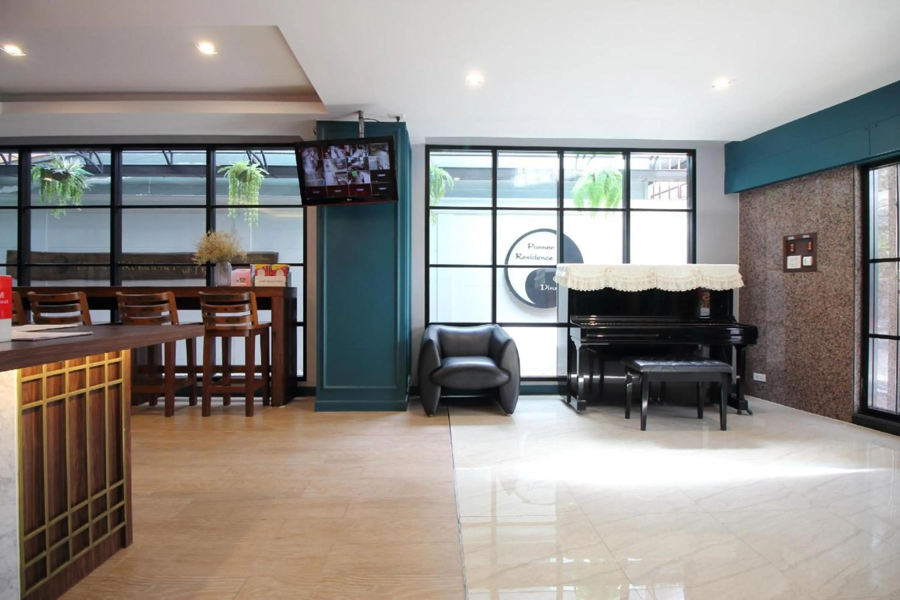 Lobby or reception in Super OYO 483 Pannee Hotel Khaosan