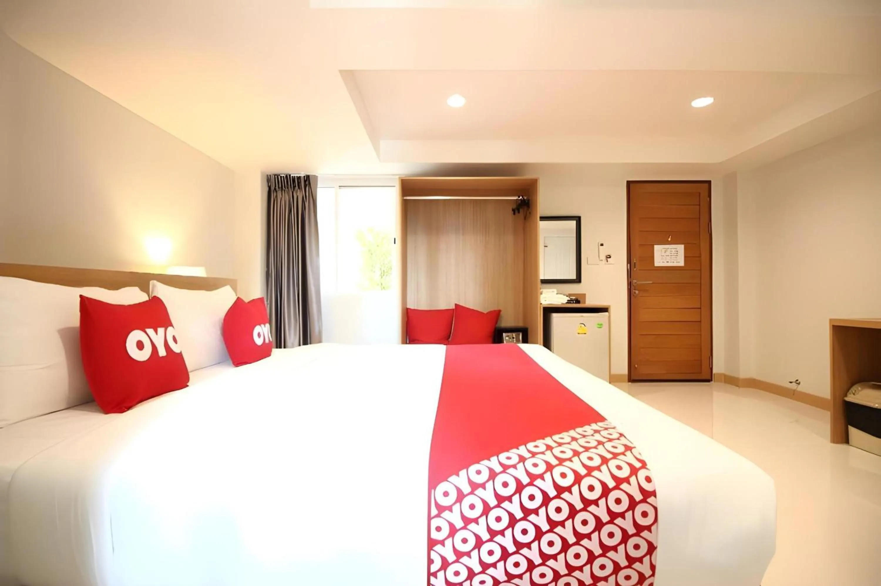 Photo of the whole room, Bed in Super OYO 483 Pannee Hotel Khaosan