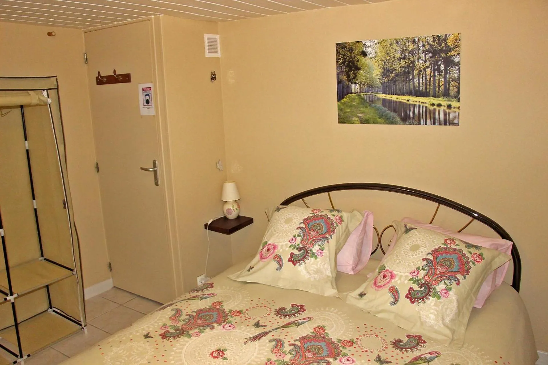 Photo of the whole room, Bed in Le Pré de Luceau