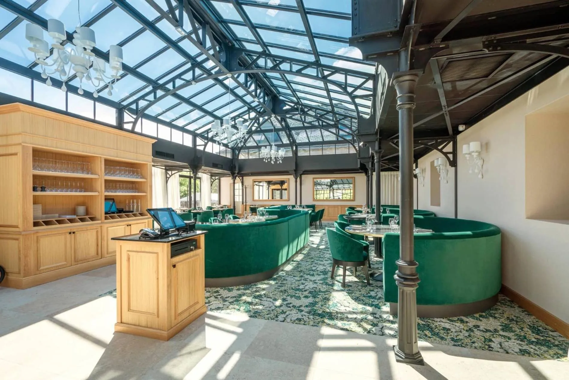 Restaurant/places to eat in Abbaye De Villeneuve