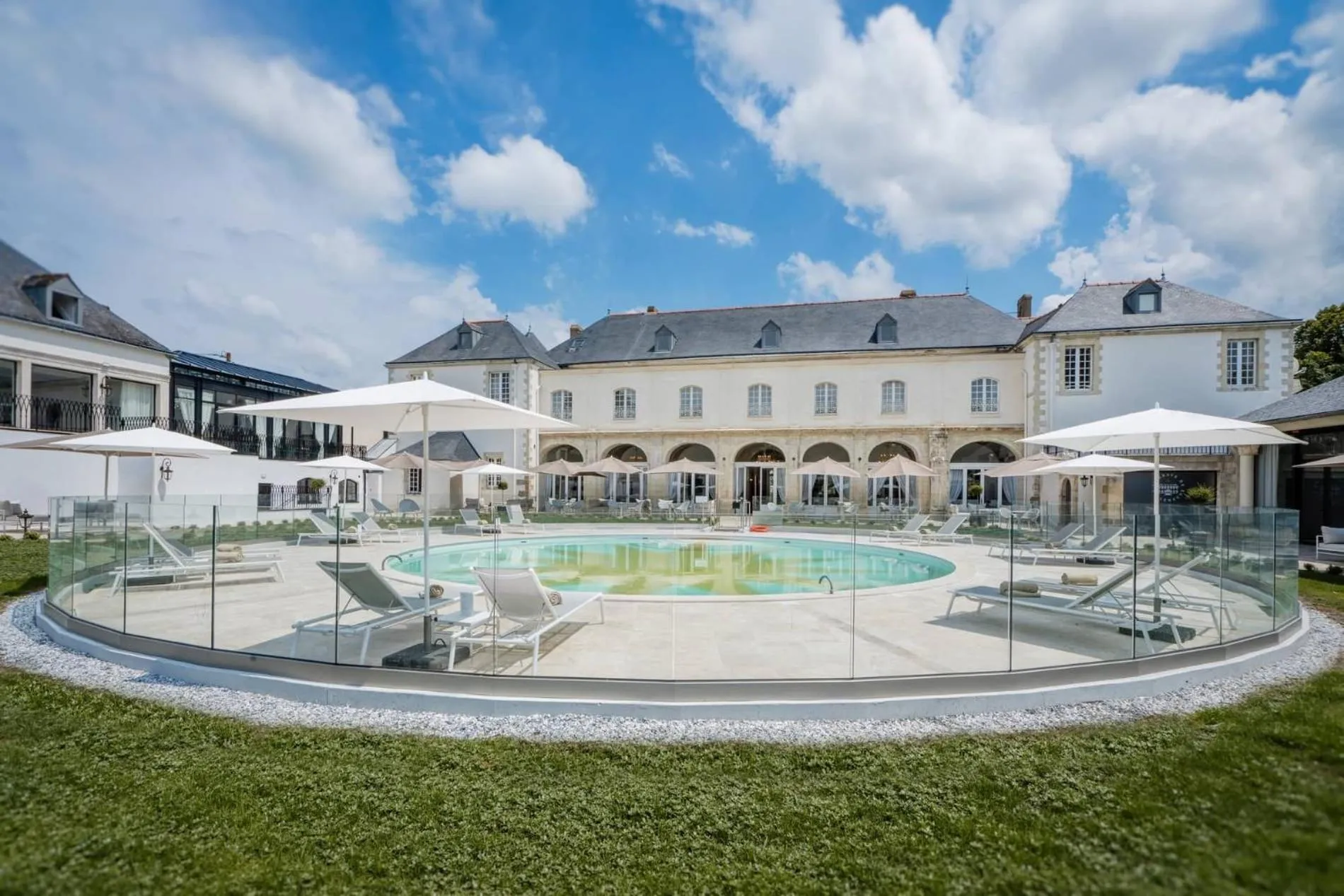 Property building in Abbaye De Villeneuve