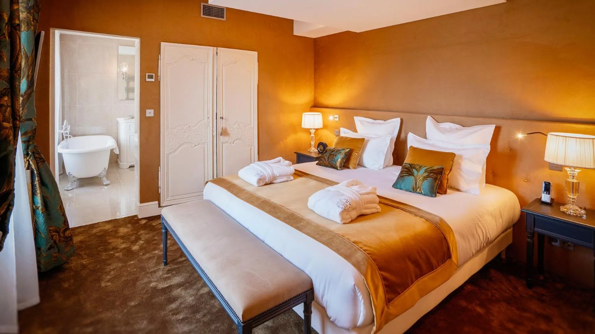 Bed in Abbaye De Villeneuve