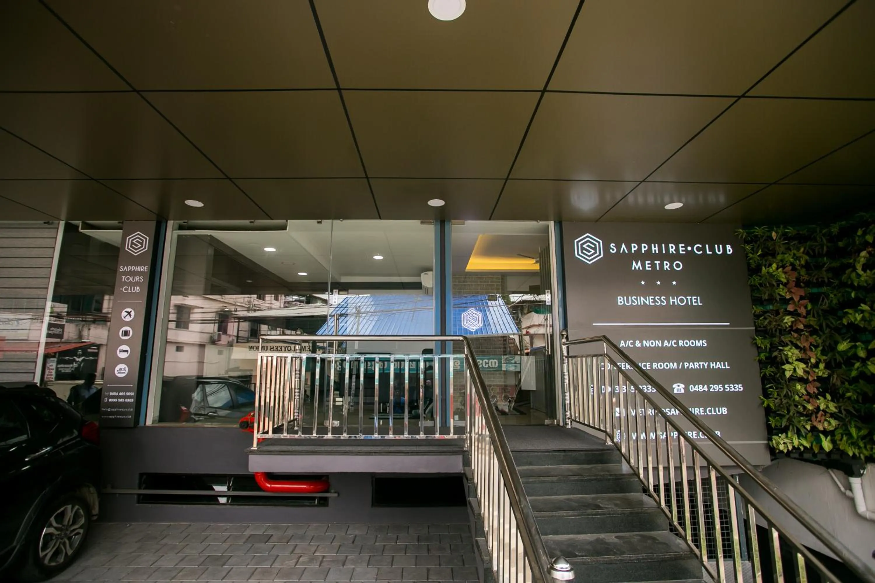 Facade/entrance in Sapphire Club Metro