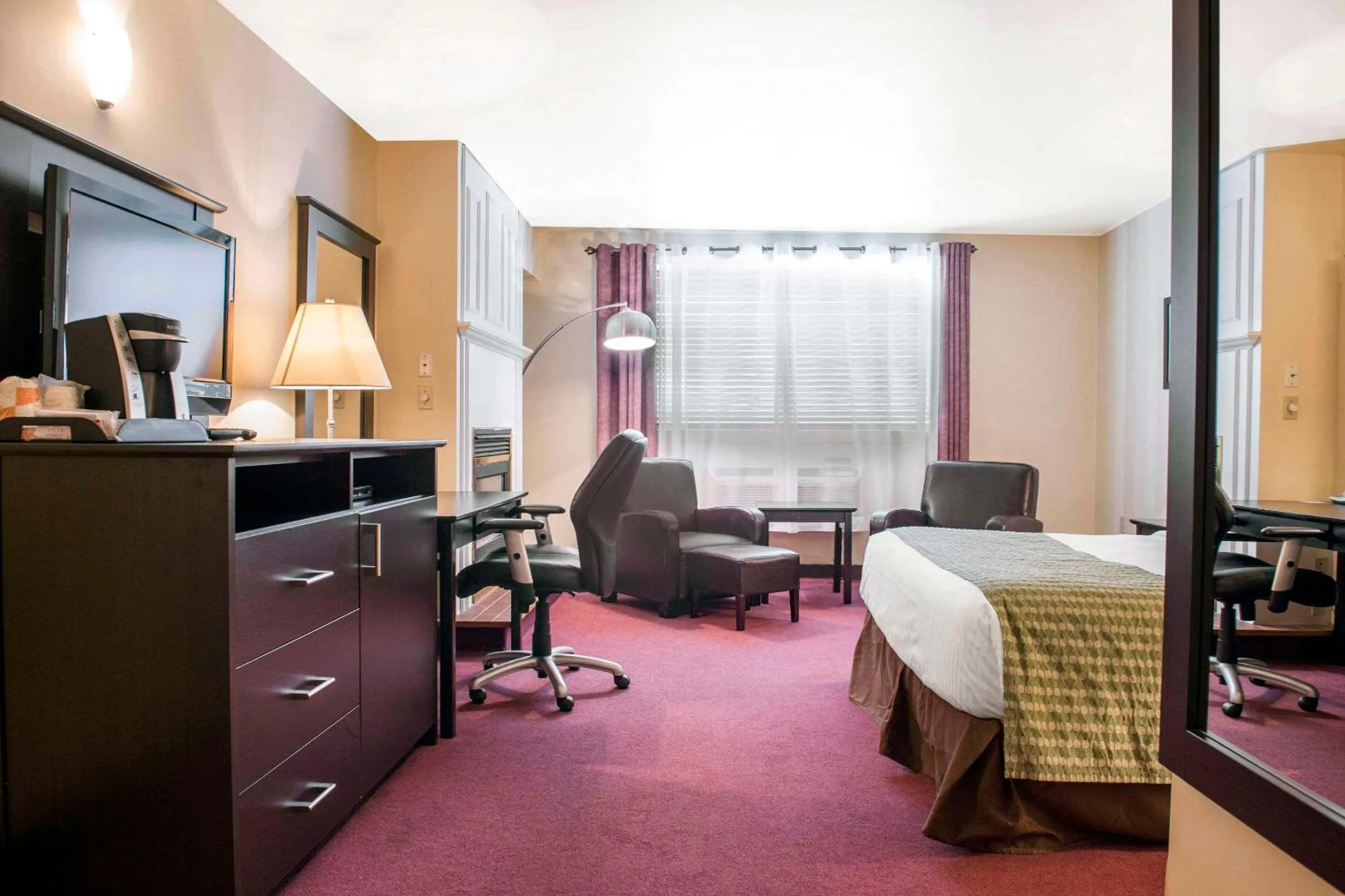 Bedroom, Bed in Clarion Hotel & Conference Centre Pembroke