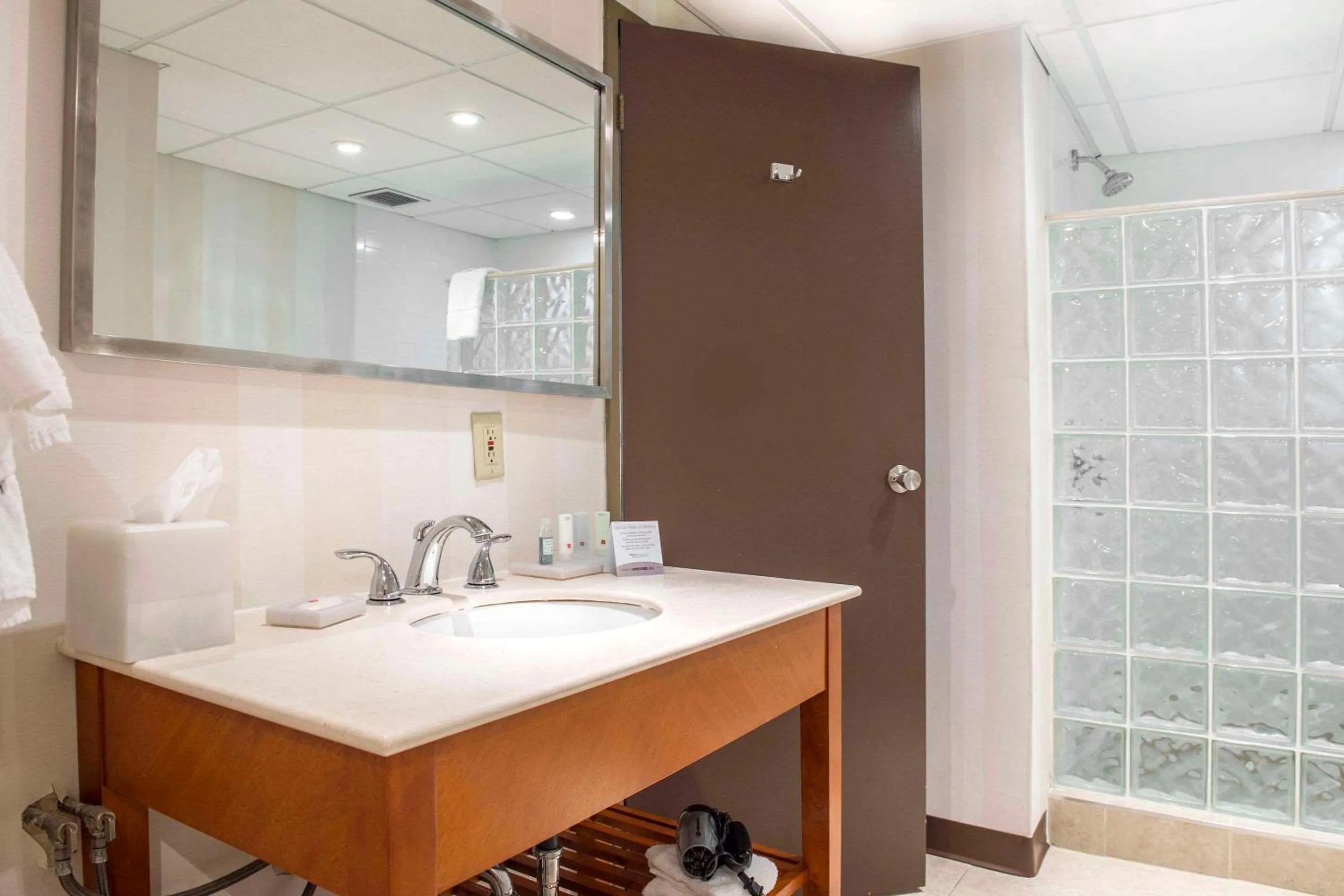 Bedroom in Clarion Hotel & Conference Centre Pembroke