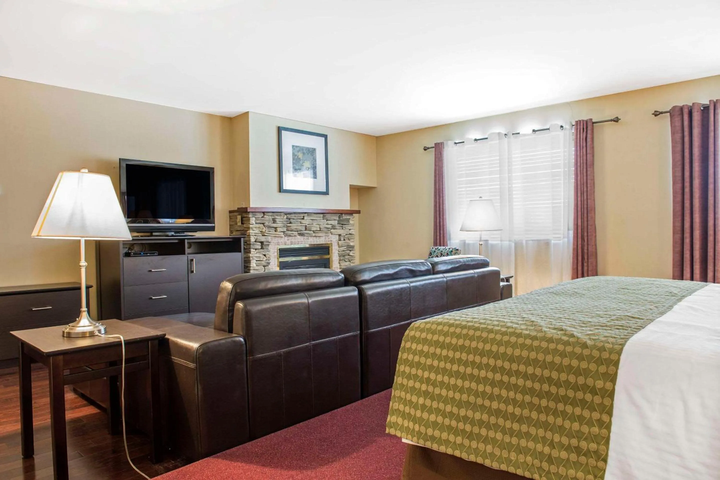 Bedroom, Bed in Clarion Hotel & Conference Centre Pembroke