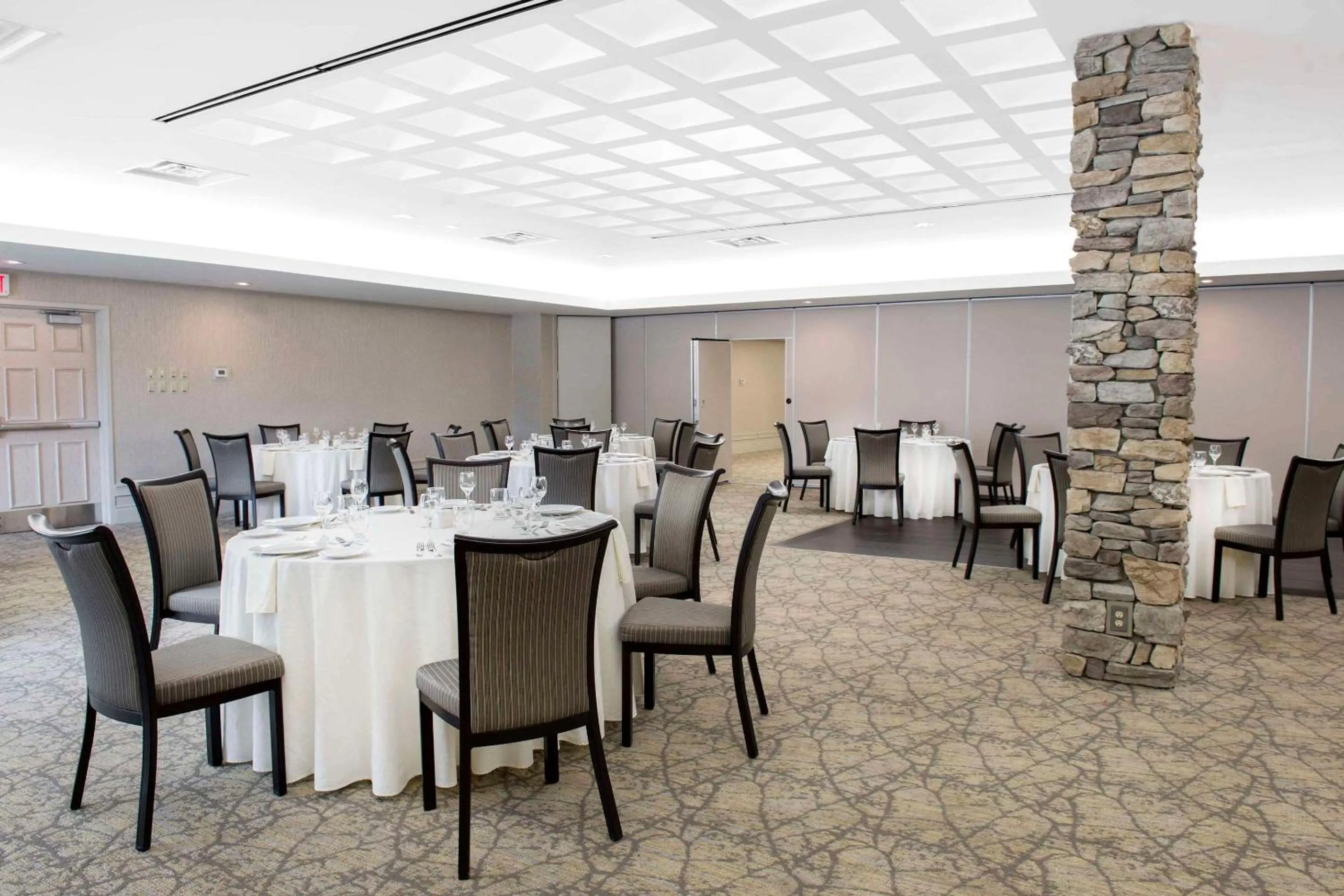 Meeting/conference room in Clarion Hotel & Conference Centre Pembroke